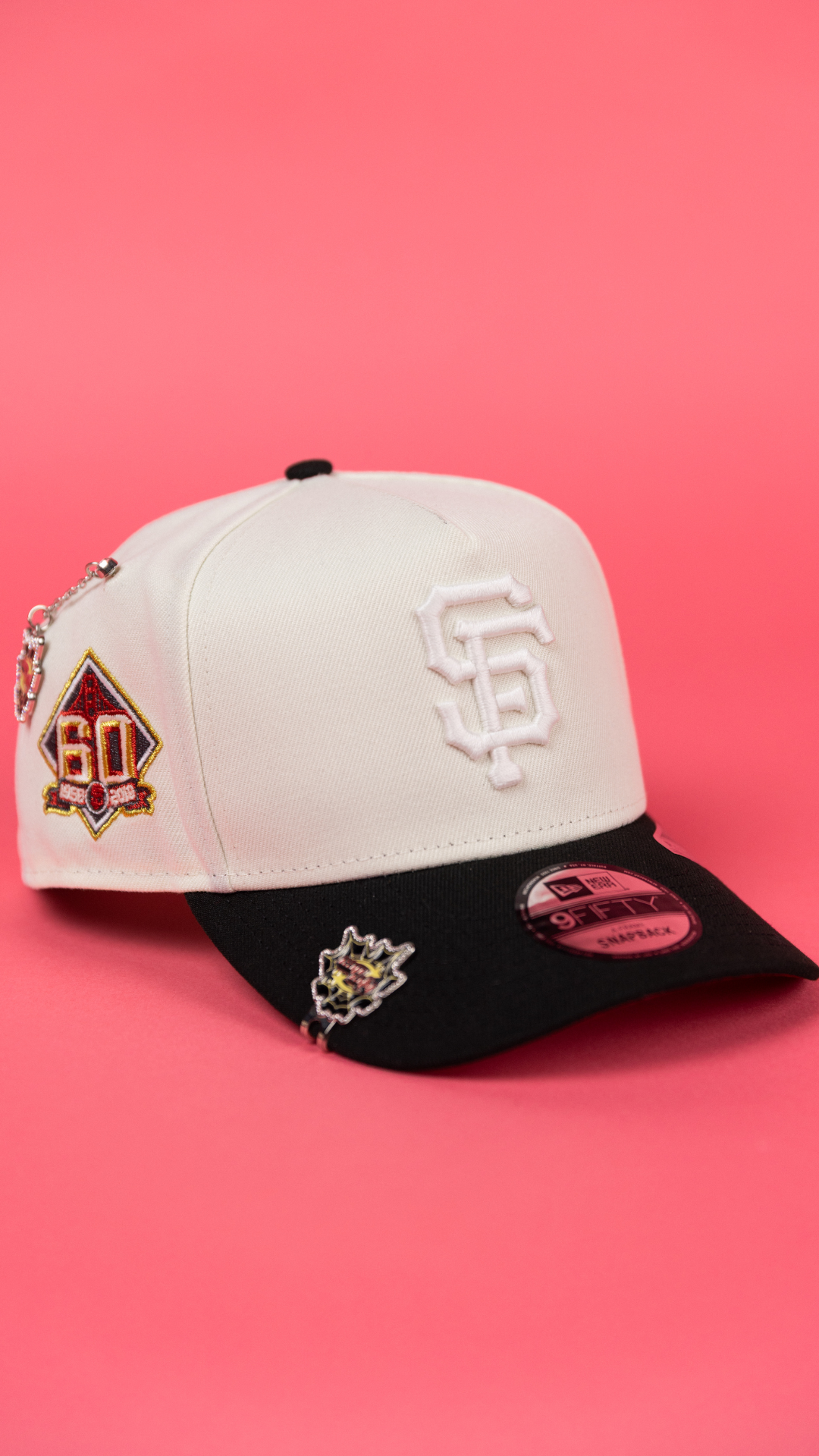 NEW ERA 9FIFTY A-FRAME CHROME/ BLACK SAN FRANCISCO GIANTS SNAPBACK W/ 60TH ANNIVERSARY SIDE PATCH