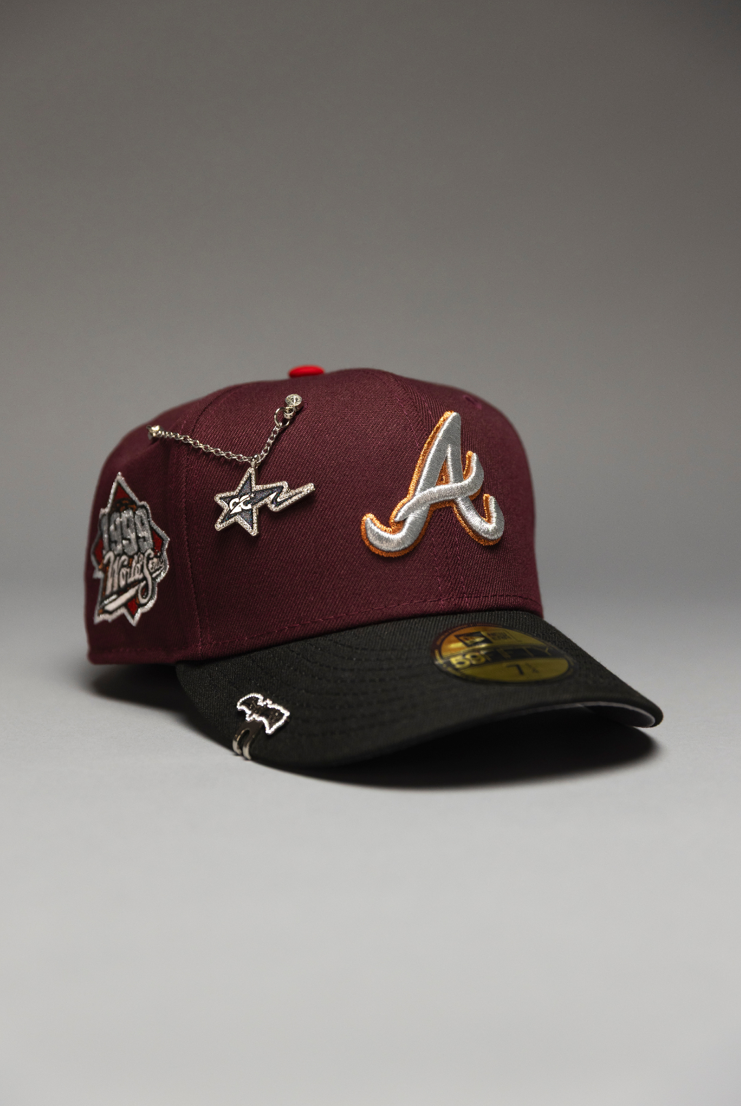 NEW ERA EXCLUSIVE 59FIFTY BURGUNDY//BLACK ATLANTA BRAVES W/ 1999 WORLD SERIES SIDE PATCH