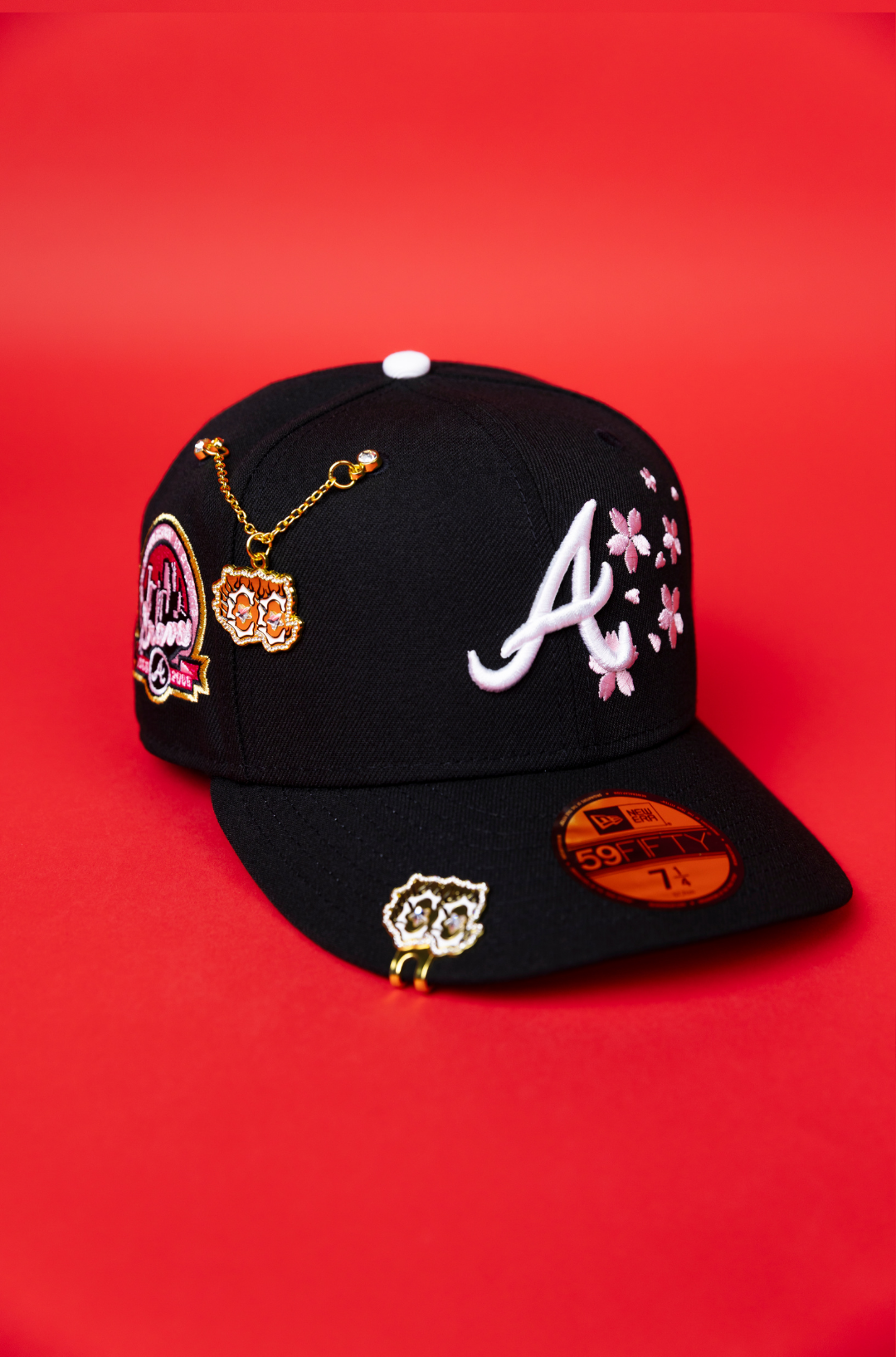 NEW ERA EXCLUSIVE 59FIFTY BLACK ATLANTA BRAVES W/ FLORAL EMBROIDERY + 40TH ANNIVERSARY SIDE PATCH