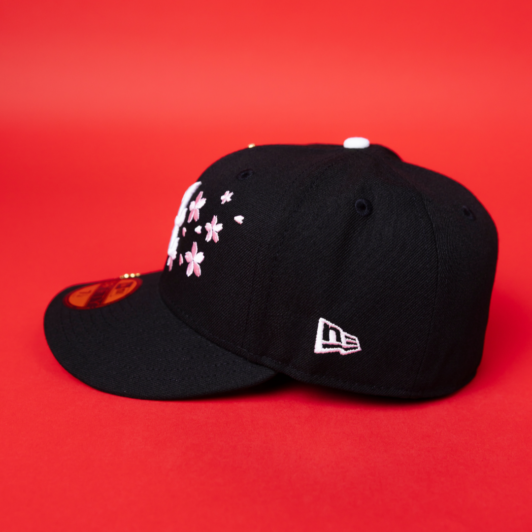 NEW ERA EXCLUSIVE 59FIFTY BLACK ATLANTA BRAVES W/ FLORAL EMBROIDERY + 40TH ANNIVERSARY SIDE PATCH