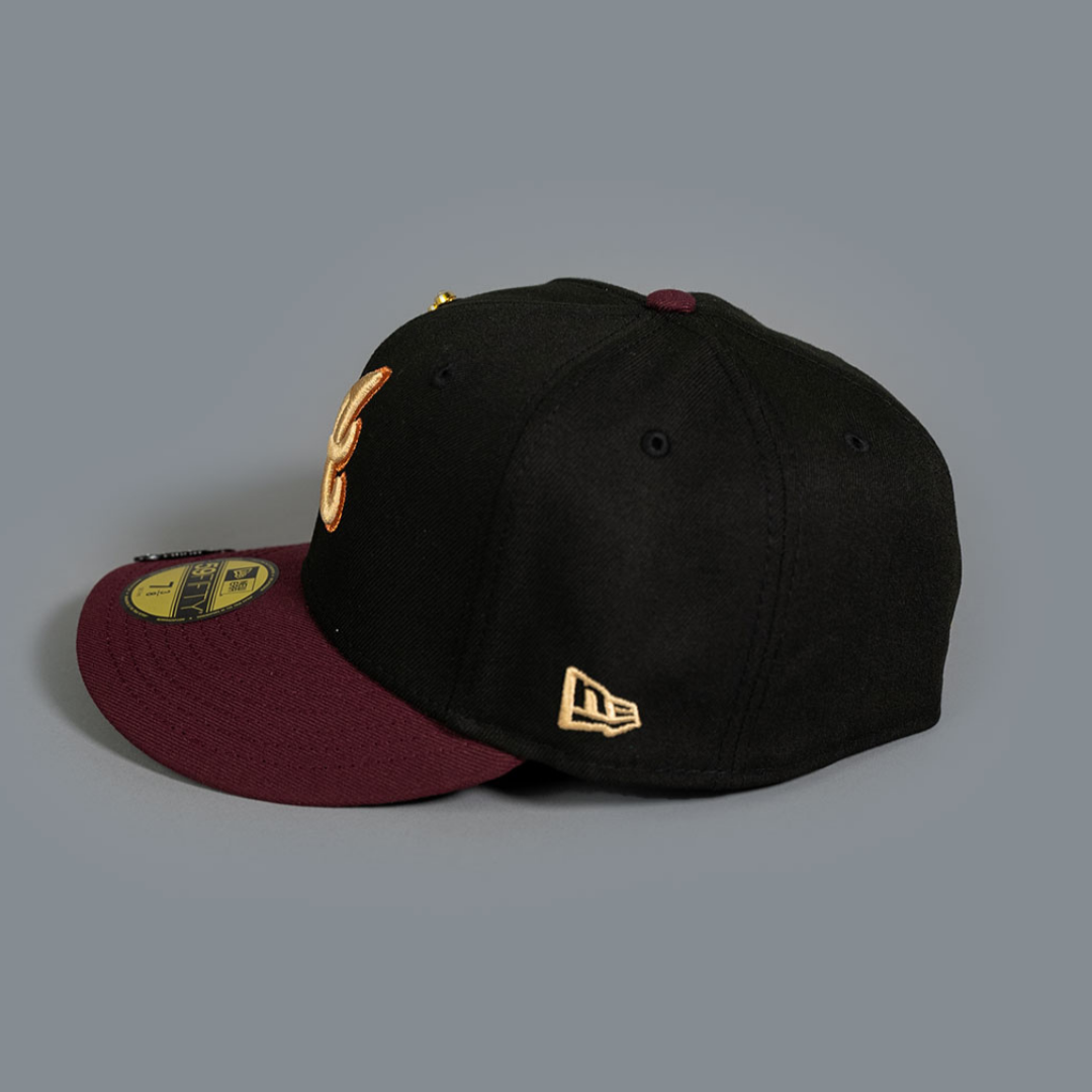 NEW ERA 59FIFTY BLACK/ BURGUNDY ATLANTA BRAVES W/ 1999 WORLD SERIES SIDE PATCH