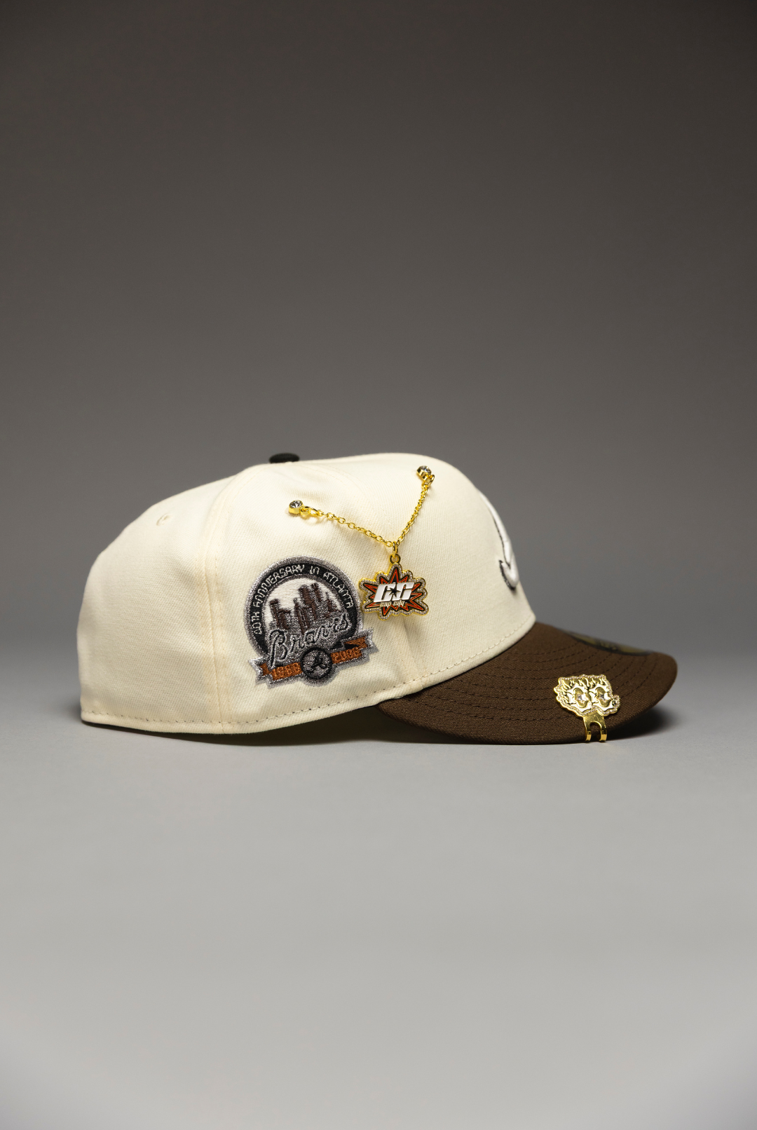 NEW ERA EXCLUSIVE 59FIFTY CHROME/BROWN ATLANTA BRAVES W/ ANNIVERSARY SIDE PATCH