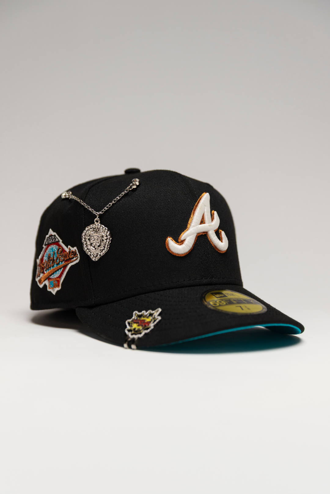 NEW ERA EXCLUSIVE 59FIFTY BLACK ATLANTA BRAVES W/ 1995 WORLD SERIES SIDE PATCH