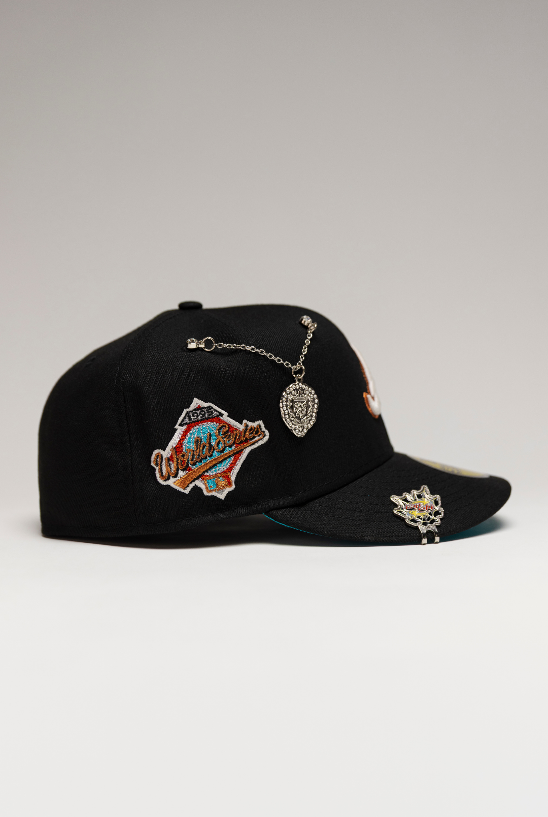 NEW ERA EXCLUSIVE 59FIFTY BLACK ATLANTA BRAVES W/ 1995 WORLD SERIES SIDE PATCH
