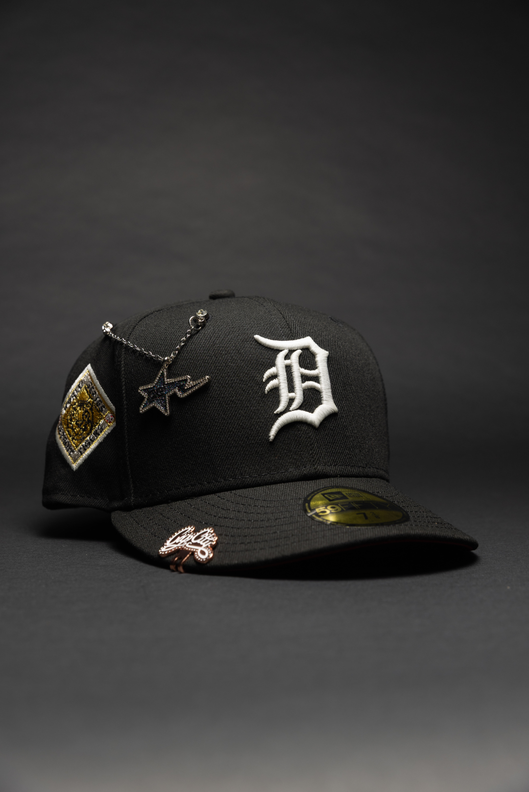 NEW ERA EXCLUSIVE 59FIFTY BLACK DETROIT TIGERS W/ 1945 WORLD SERIES SIDE PATCH