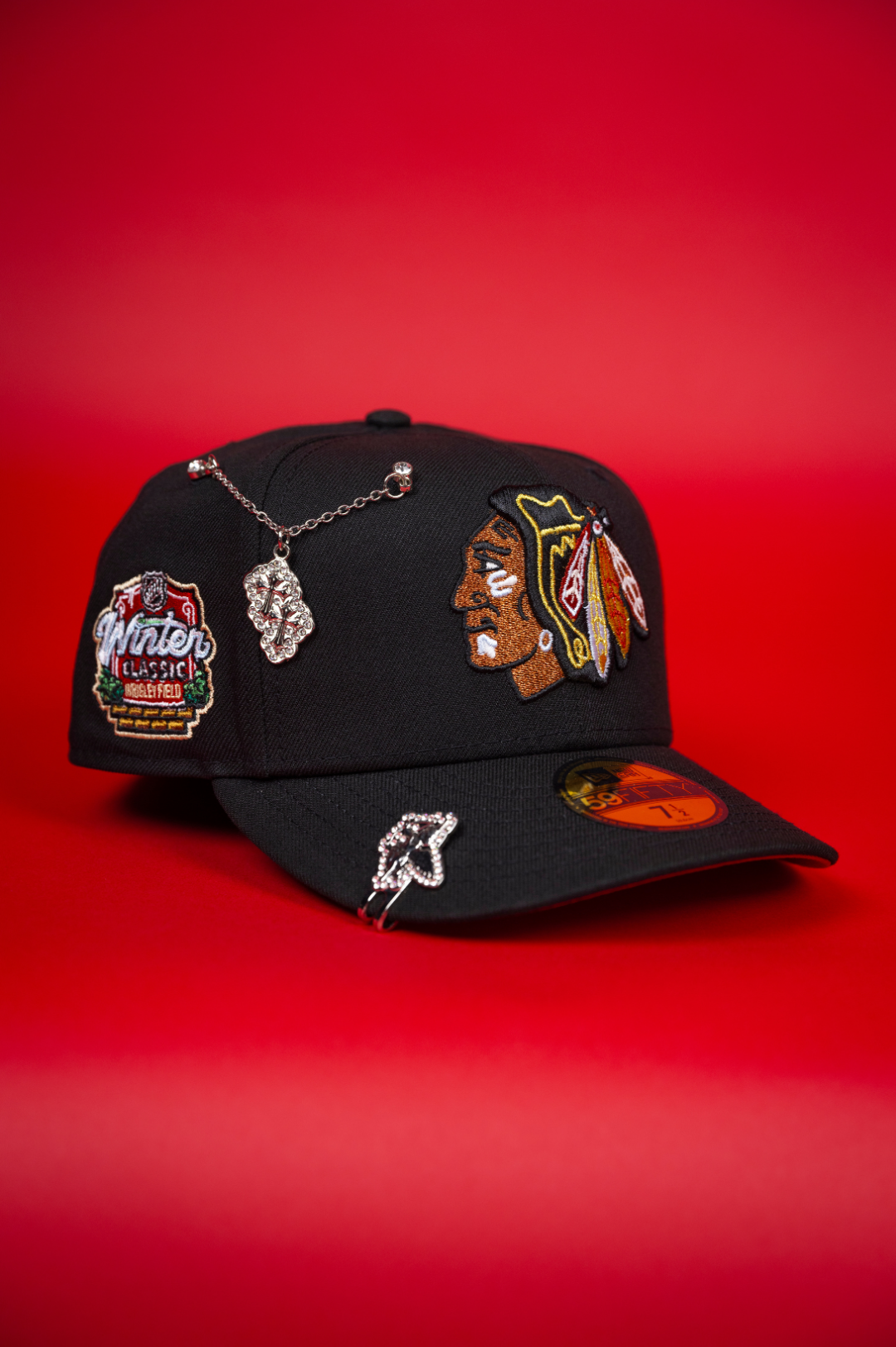 NEW ERA EXCLUSIVE 59FIFTY BLACK CHICAGO BLACKHAWKS W/ WINTER CLASSIC SIDE PATCH