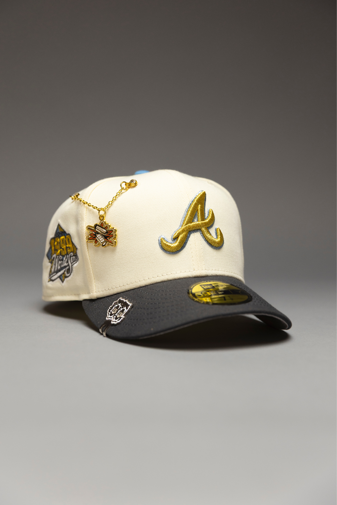 NEW ERA EXCLUSIVE 59FIFTY CHROME/GREY ATLANTA BRAVES W/ 1999 WORLD SERIES SIDE PATCH