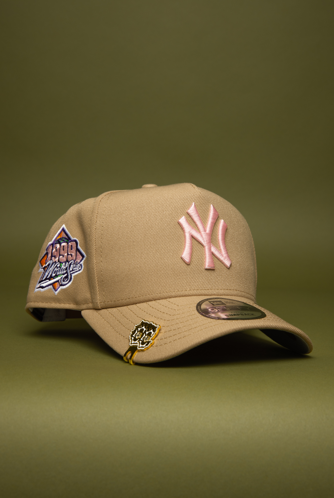 NEW ERA 9FIFTY A-FRAME LIGHT KHAKI NEW YORK YANKEES SNAPBACK W/ 1999 WORLD SERIES SIDE PATCH