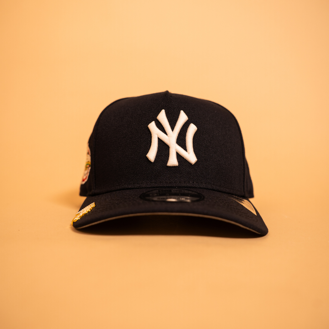 NEW ERA EXCLUSIVE 9FIFTY A-FRAME NAVY NEW YORK YANKEES SNAPBACK W/ 2001 WORLD SERIES SIDE PATCH