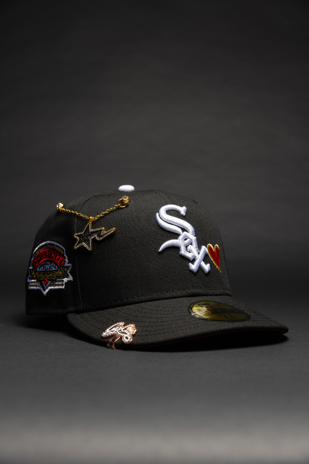 NEW ERA EXCLUSIVE 59FIFTY BLACK CHICAGO WHITE SOX W/ HEART + COMISKEY PARK SIDE PATCH