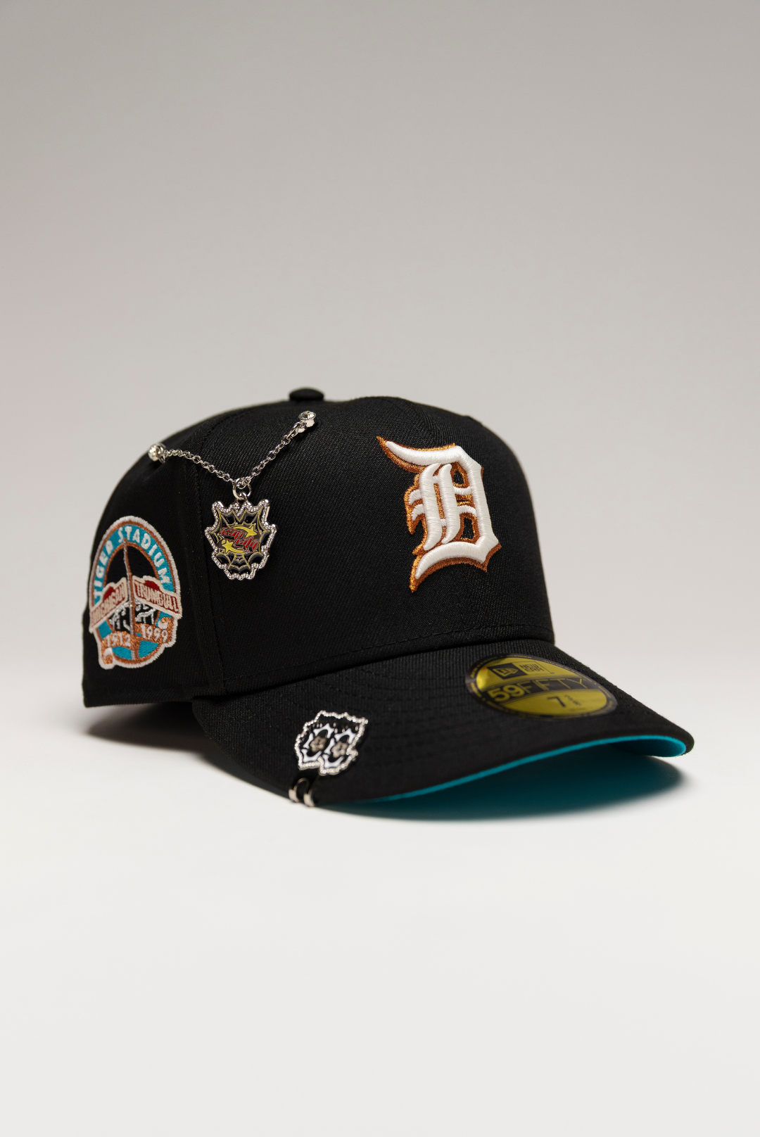 NEW ERA EXCLUSIVE 59FIFTY BLACK DETROT TIGERS W/ TIGER STADIUM SIDE PATCH