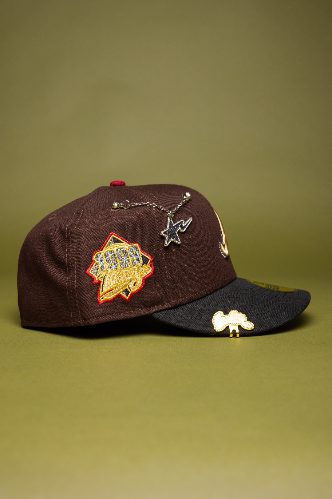 NEW ERA EXCLUSIVE 59FIFTY BROWN/BLACK ATLANTA BRAVES W/ 1999 WORLD SERIES SIDE PATCH