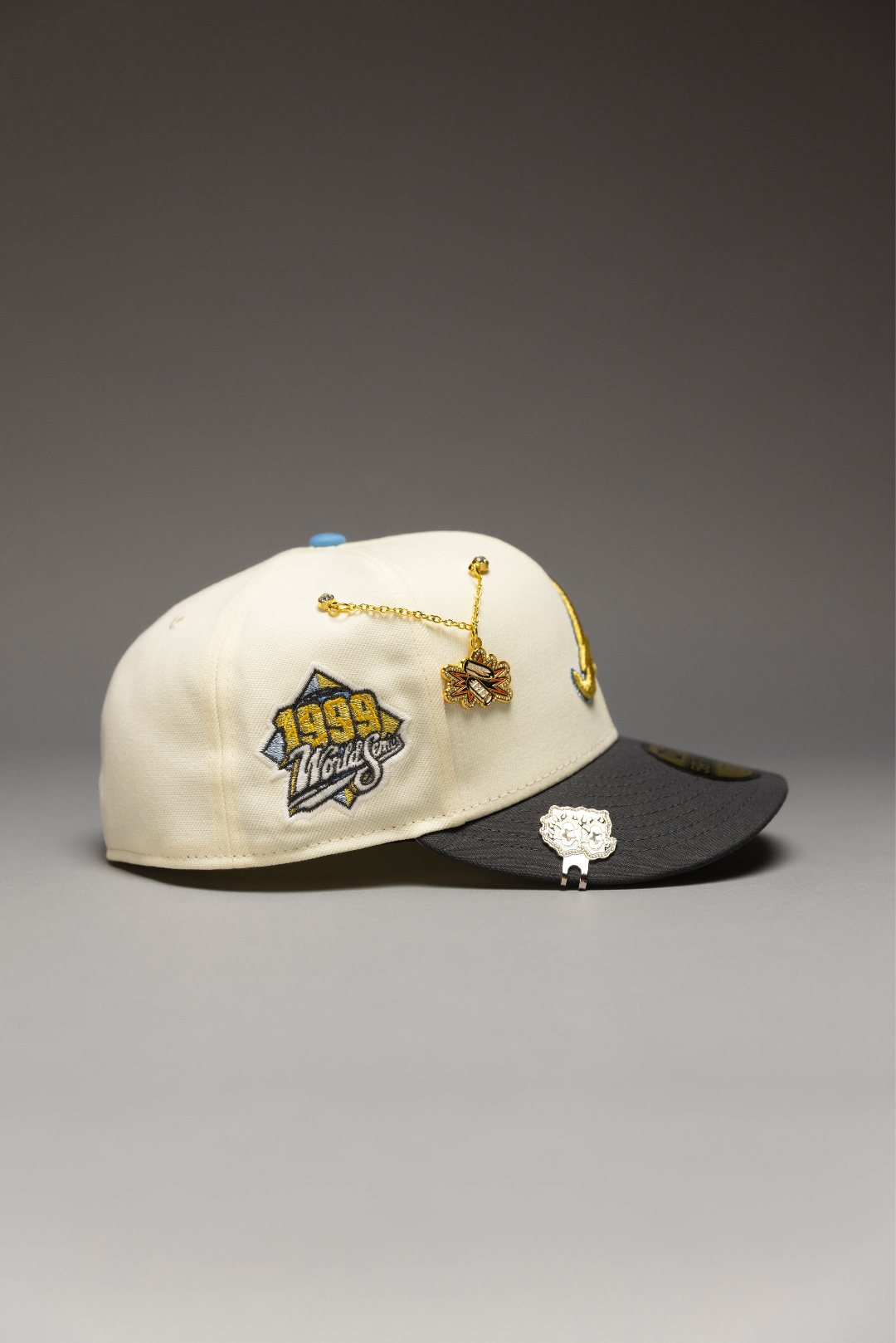 NEW ERA EXCLUSIVE 59FIFTY CHROME/GREY ATLANTA BRAVES W/ 1999 WORLD SERIES SIDE PATCH