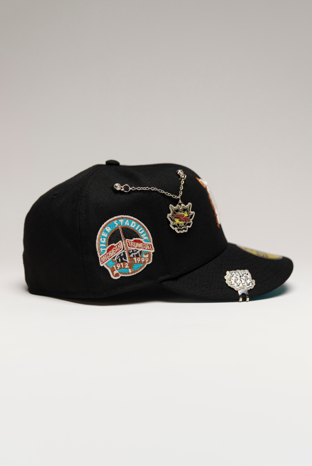 NEW ERA EXCLUSIVE 59FIFTY BLACK DETROT TIGERS W/ TIGER STADIUM SIDE PATCH