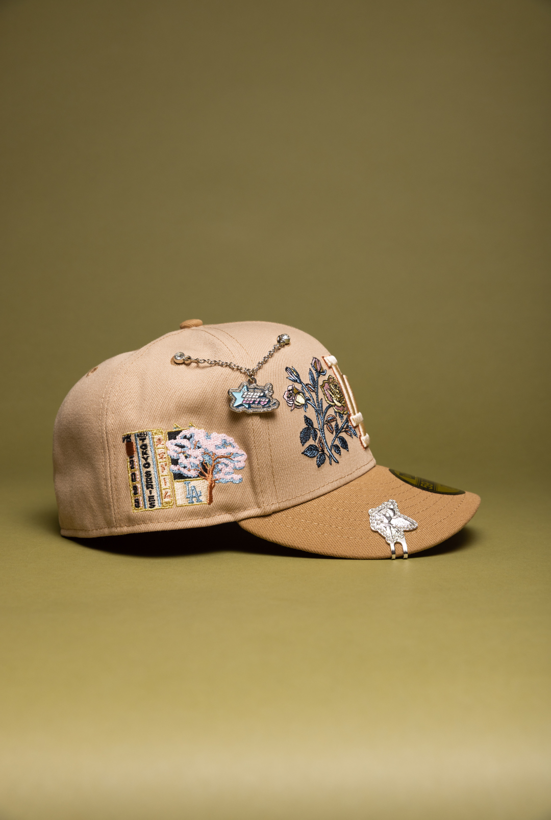 NEW ERA EXCLUSIVE 59FIFTY BEIGE LOS ANGELES DODGERS W/ BLOOMING ROSE + TOKYO SERIES SIDE PATCH