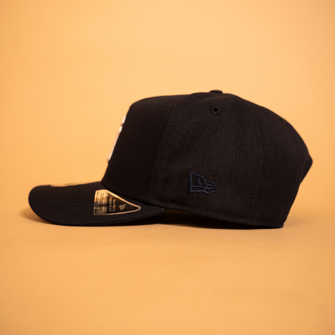 NEW ERA EXCLUSIVE 9FIFTY A-FRAME NAVY NEW YORK YANKEES SNAPBACK W/ 2001 WORLD SERIES SIDE PATCH