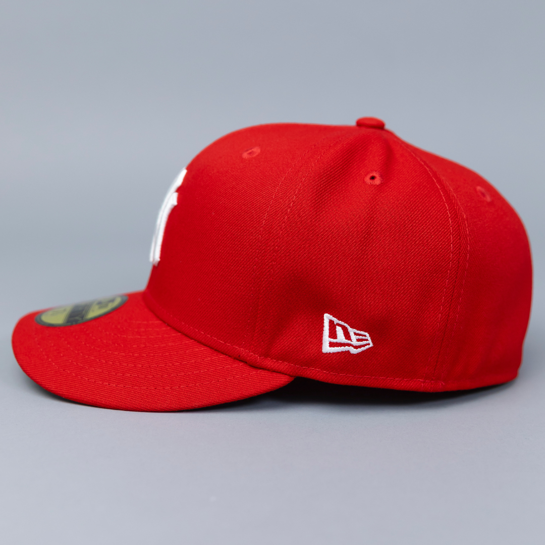 NEW ERA EXCLUSIVE 59FIFTY RED NEW YORK YANKEES W/ 2000 WORLD SERIES SIDE PATCH