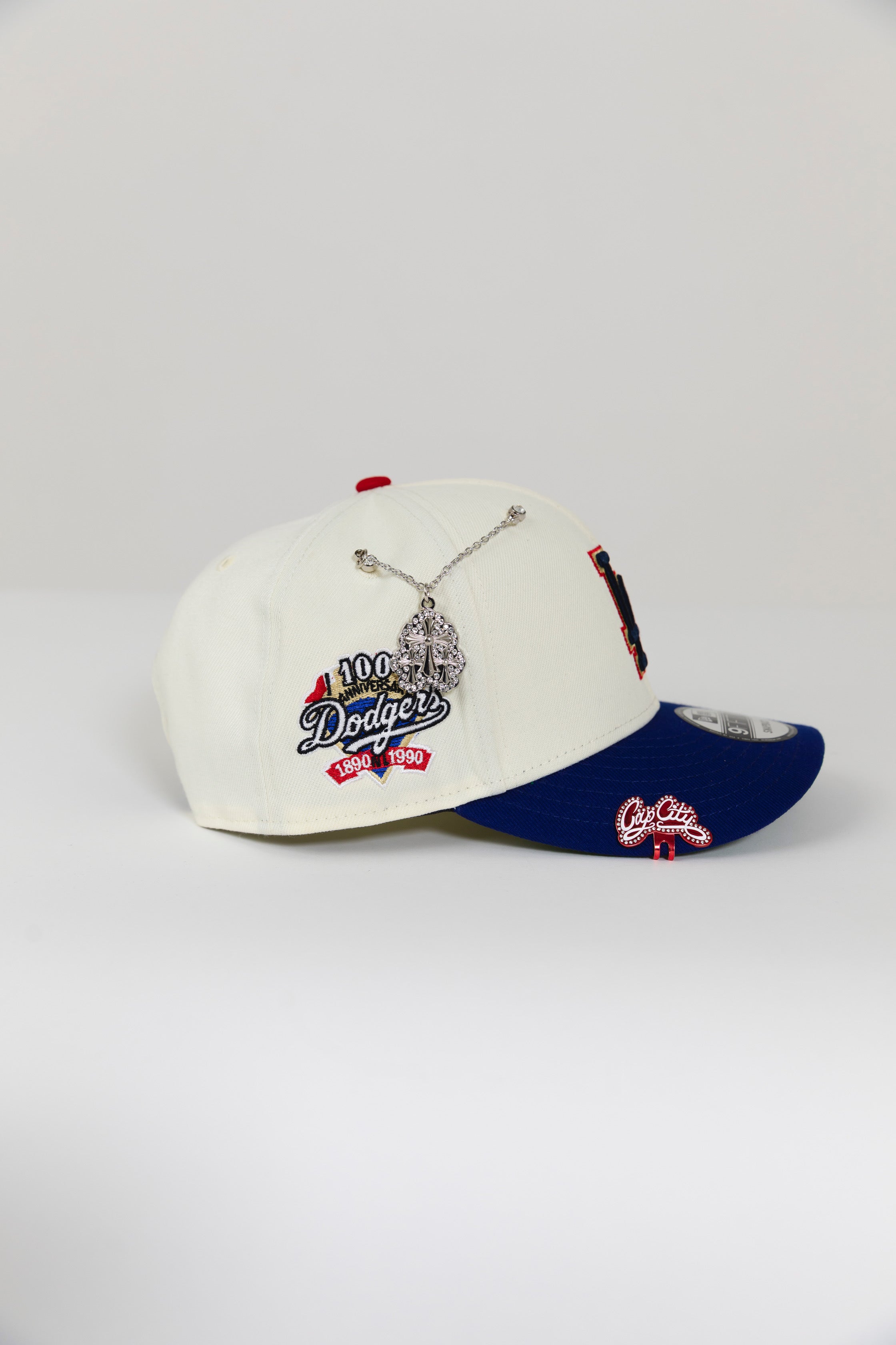 Gorra snapback LOS ANGELES DODGERS EXCLUSIVA DE NEW ERA 9FIFTY CROMADA BLANCA/NOGAL CON PARCHE DEL 60 ANIVERSARIO 