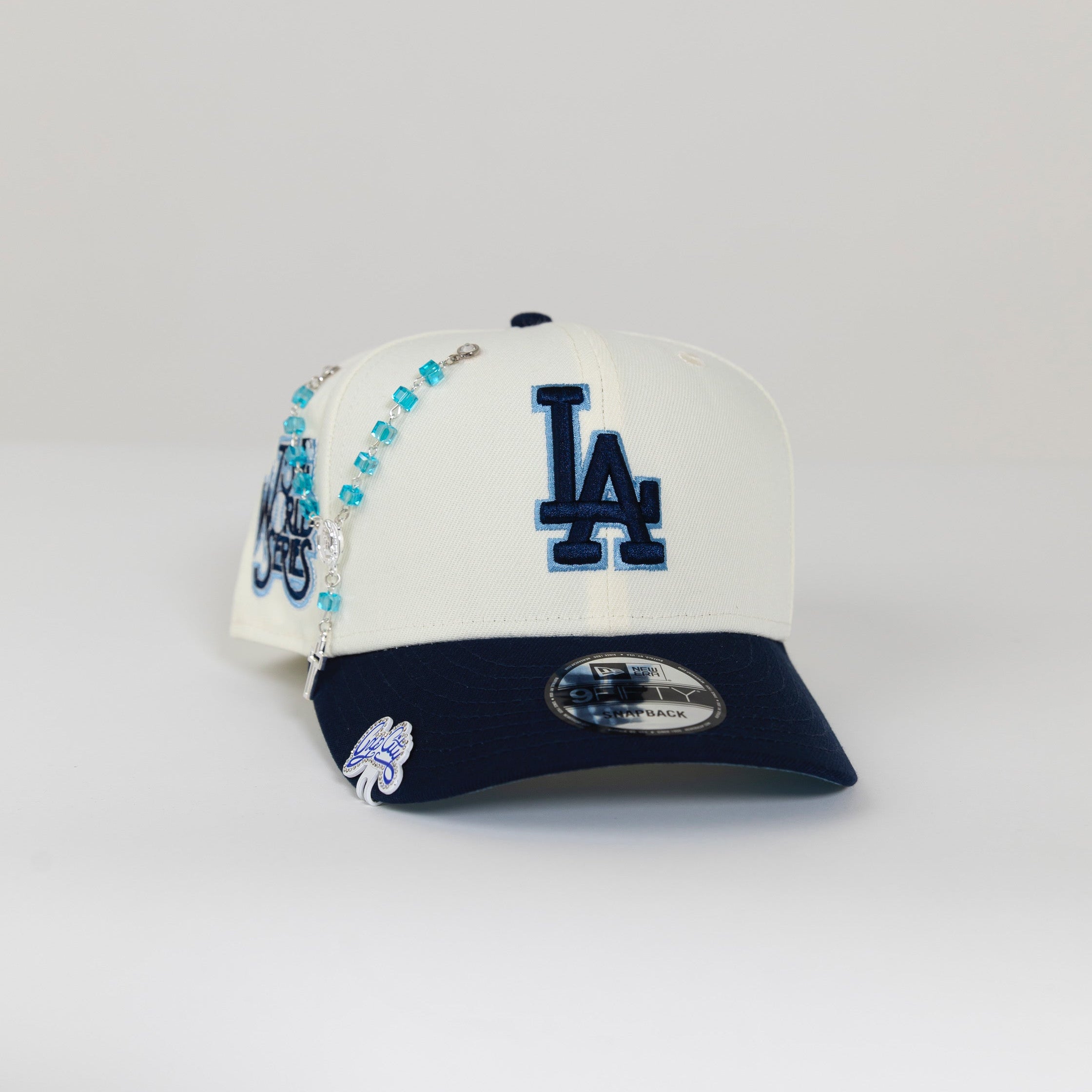 Gorra snapback LOS ANGELES DODGERS EXCLUSIVA DE NEW ERA 9FIFTY CROMADA BLANCA/NOGAL CON PARCHE DEL 60 ANIVERSARIO 
