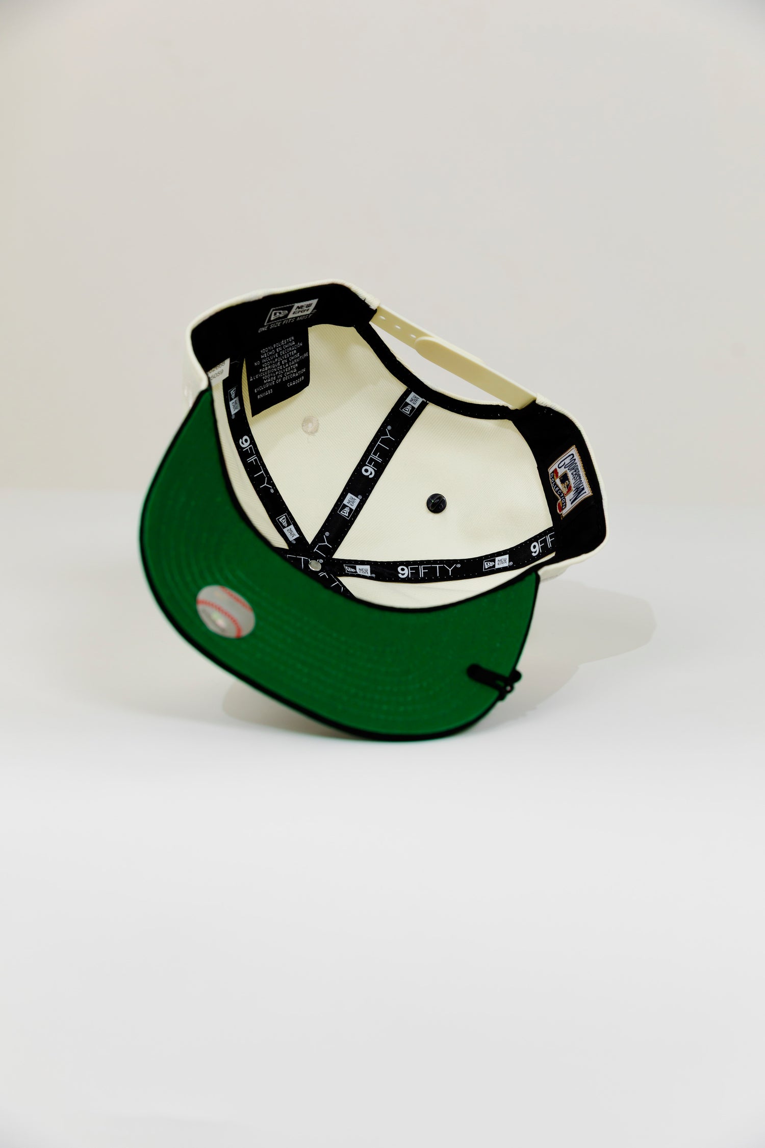 NEW ERA EXCLUSIVE 9FIFTY A-FRAME CHROME/ BLACK NEW YORK YANKEES SNAPBACK W/ 1949 WORLD SERIES SIDE PATCH