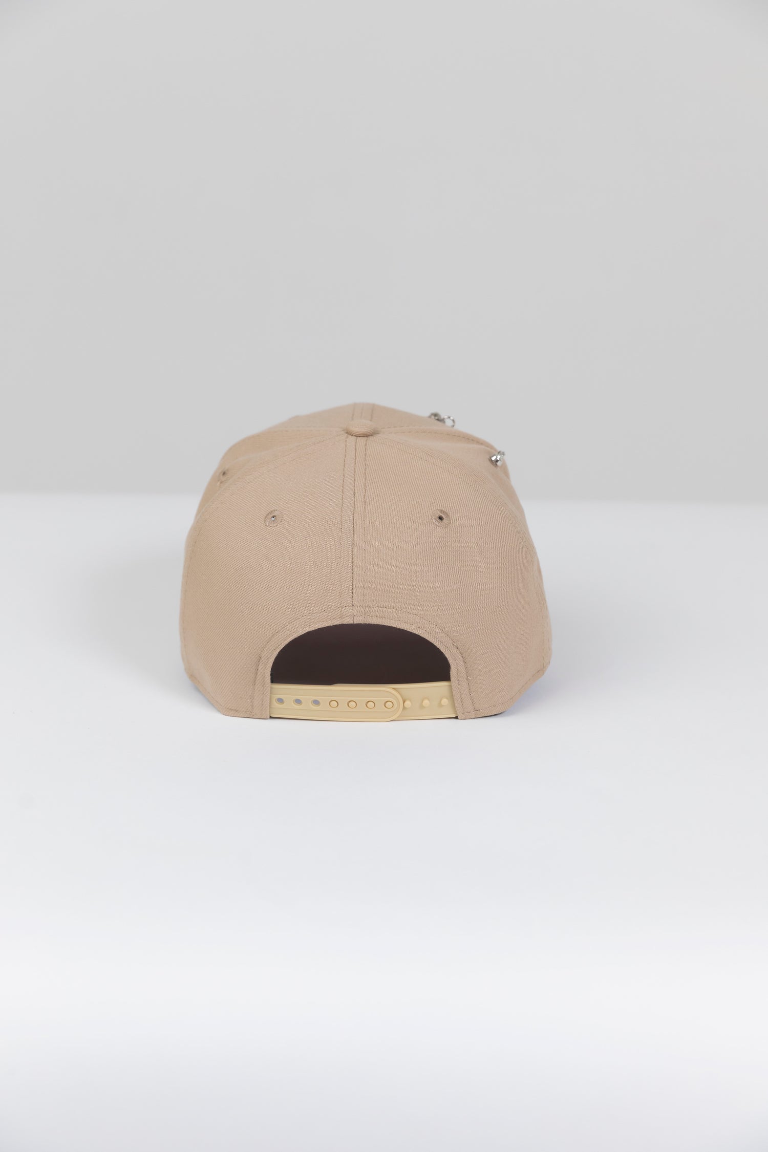 NEW ERA EXCLUSIVE 9FIFTY LIGHT KHAKI NEW YORK YANKEES SNAPBACK W/ PINK ROSE + 1995 WORLD SERIES SIDE PATCH