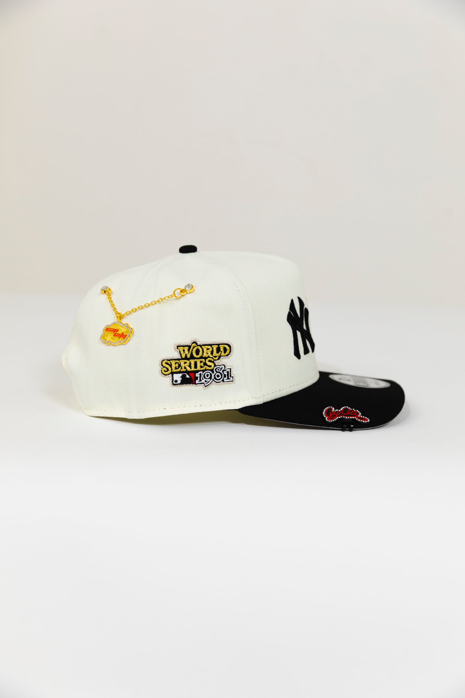 NEW ERA EXCLUSIVE 9FIFTY A-FRAME CHROME/ BLACK NEW YORK YANKEES X LOS ANGELES DODGERS W/ 1981 WORLD SERIES SIDE PATCH