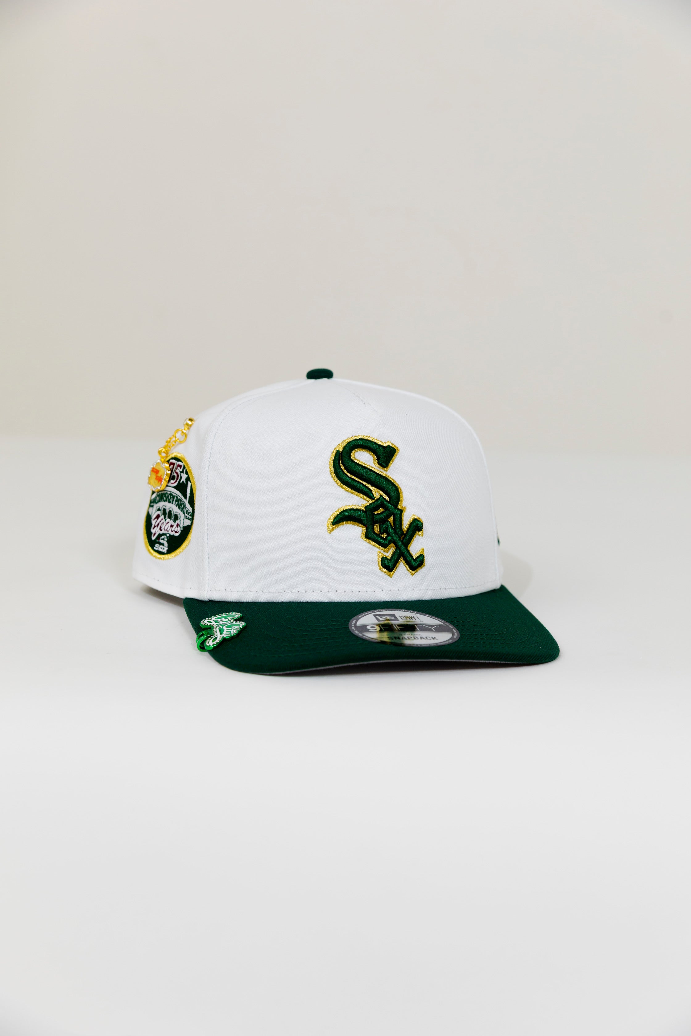 NEW ERA EXCLUSIVE 9FIFTY A-FRAME PEARL WHITE CHICAGO WHITE SOX W/ 75TH ANNIVERSARY SIDE PATCH