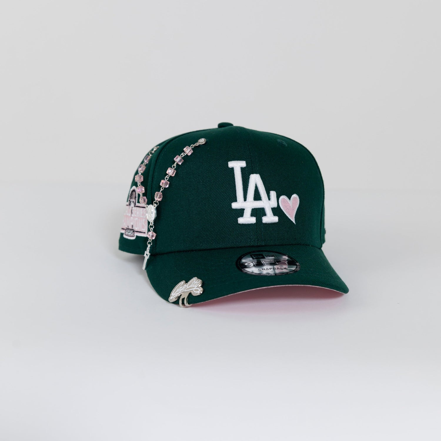 NEW ERA EXCLUSIVE 9FIFTY FOREST GREEN LOS ANGELES DODGERS SNAPBACK W/ PINK HEART + 2020 WS CHAMPIONS SIDE PATCH
