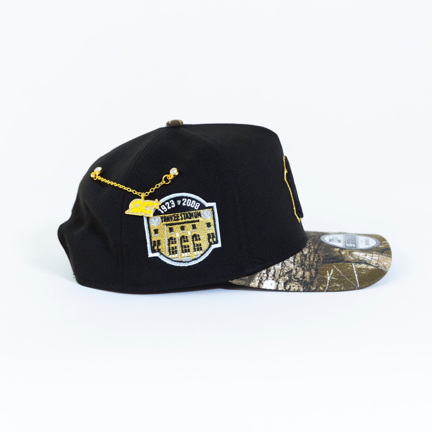 NEW ERA EXCLUSIVE 9FIFTY A-FRAME BLACK/ REALTREE NEW YORK YANKEES SNAPBACK W/ OUTLINE + YANKEE STADIUM SIDE PATCH