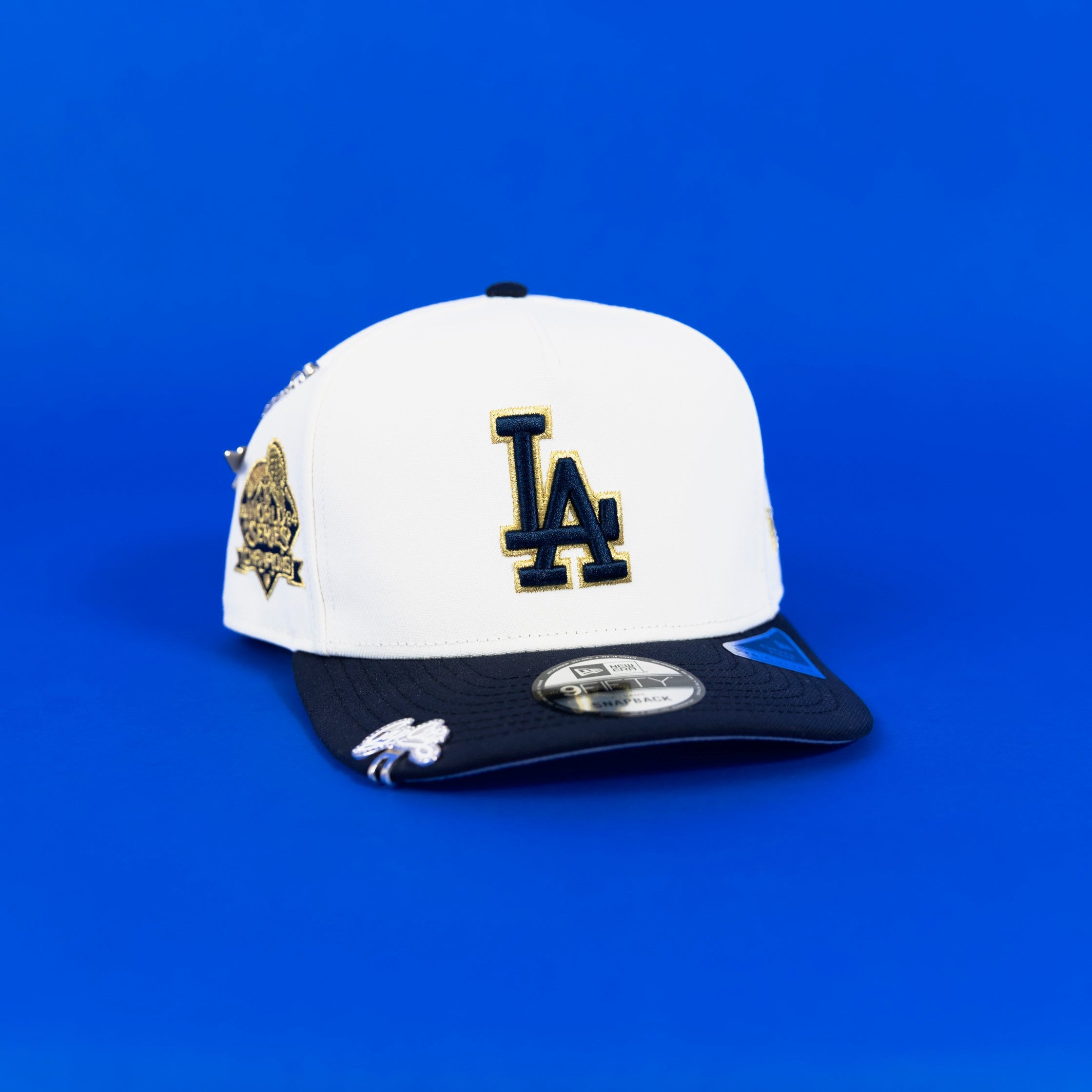 NEW ERA EXCLUSIVE 9FIFTY A-FRAME CHROME/ NAVY LOS ANGELES DODGERS SNAPBACK W/ 2024 WORLD SERIES CHAMPIONS SIDE PATCH