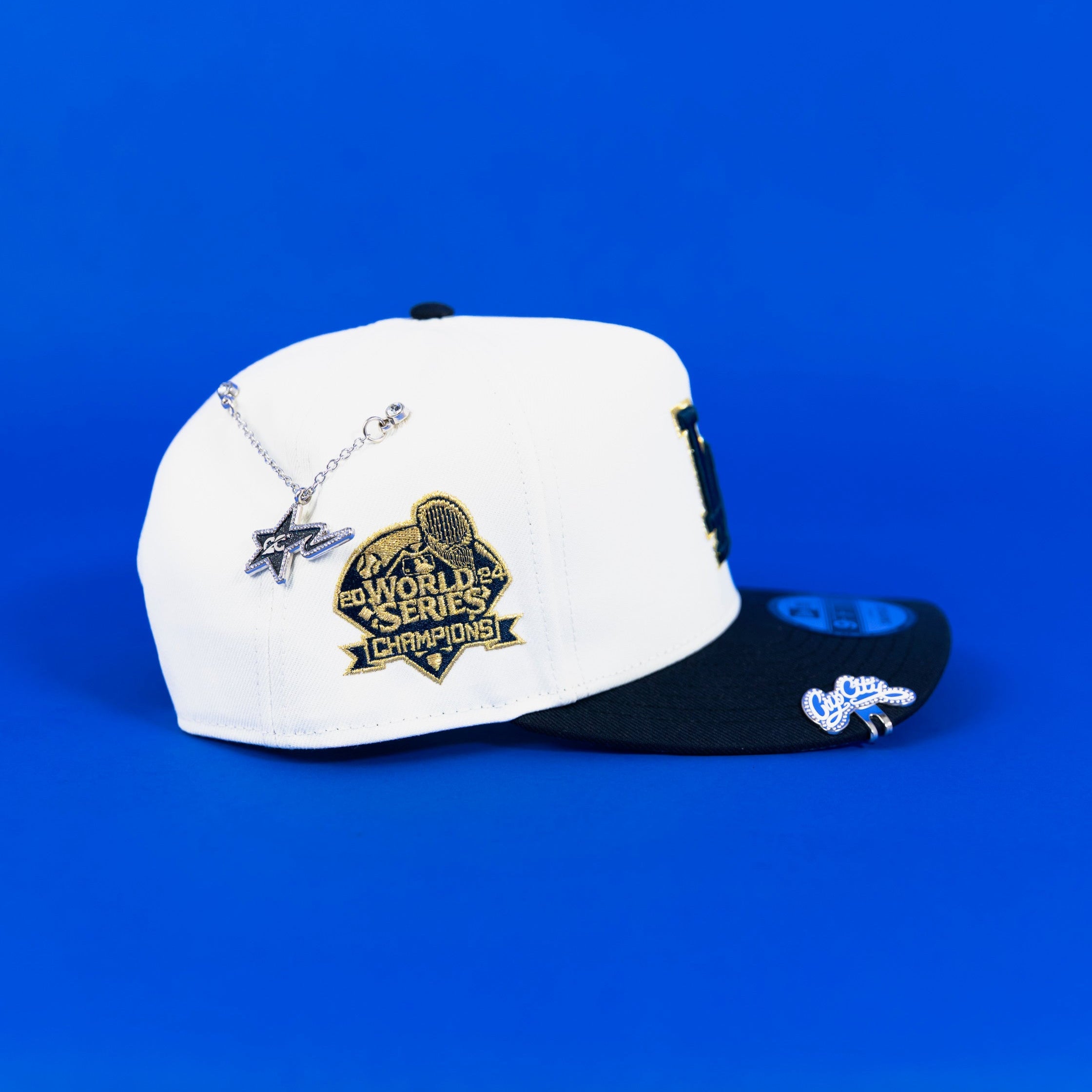 NEW ERA EXCLUSIVE 9FIFTY A-FRAME CHROME/ NAVY LOS ANGELES DODGERS SNAPBACK W/ 2024 WORLD SERIES CHAMPIONS SIDE PATCH