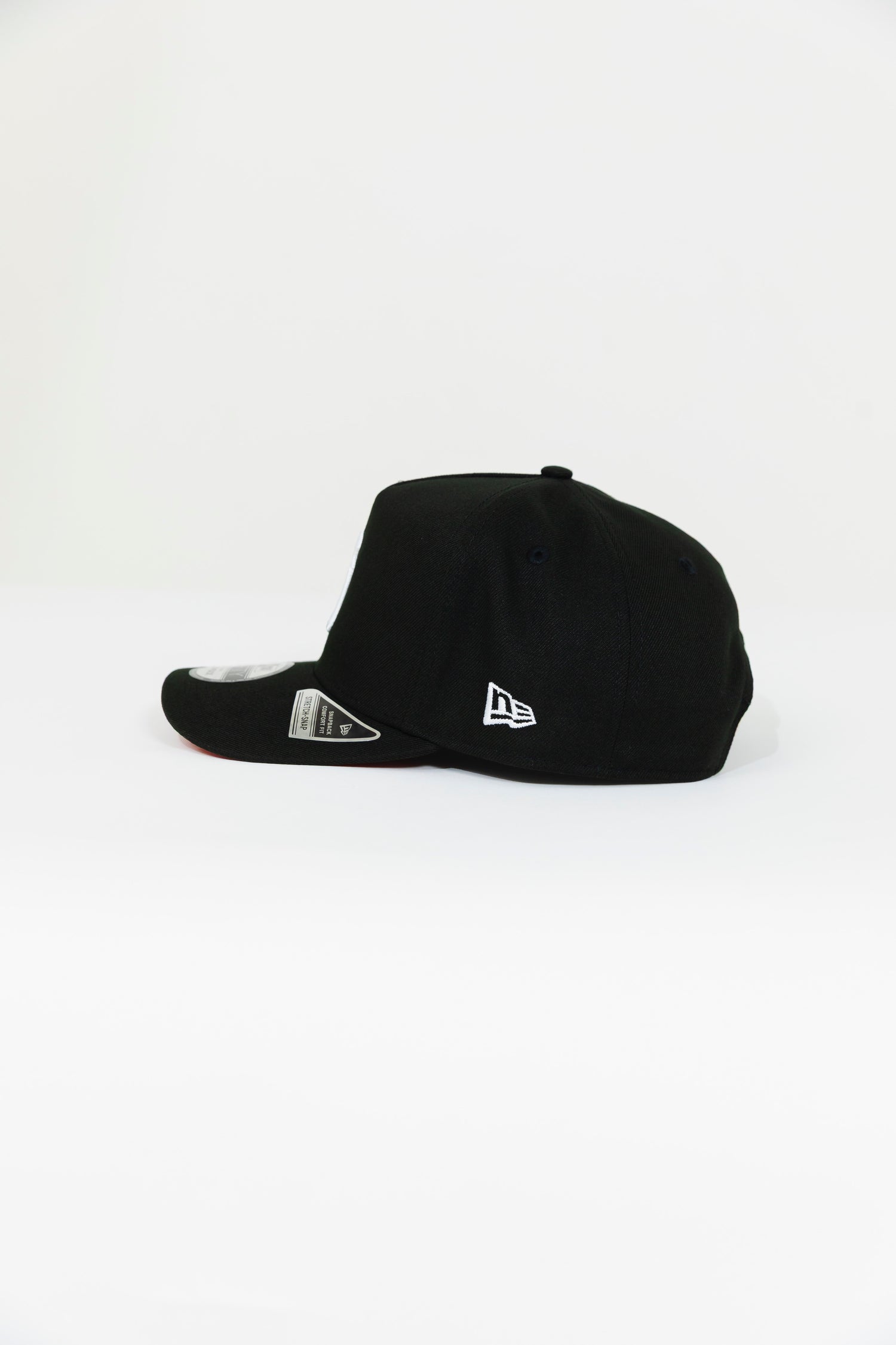 NEW ERA EXCLUSIVE 9FIFTY A-FRAME BLACK NEW YORK YANKEES SNAPBACK W/ 1999 WORLD SERIES SIDE PATCH