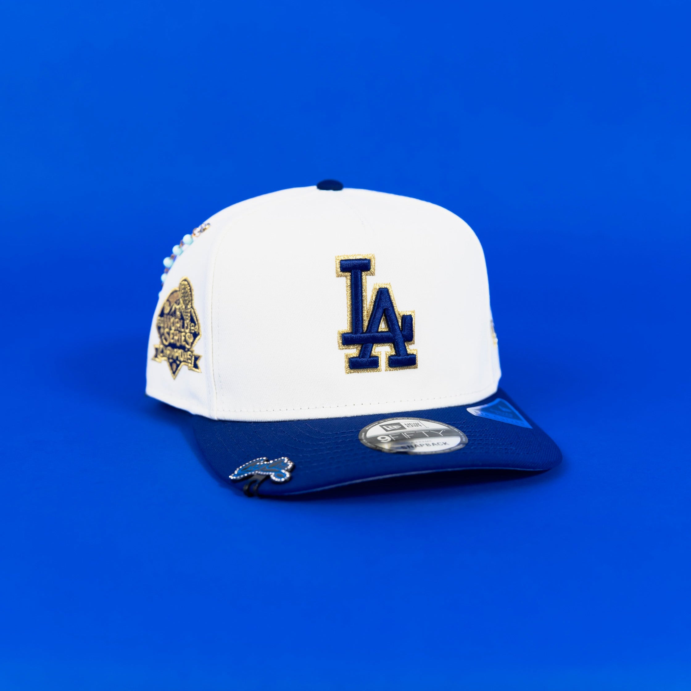 NEW ERA EXCLUSIVE 9FIFTY A-FRAME CHROME/ BLUE LOS ANGELES DODGERS SNAPBACK W/ 2024 WORLD SERIES CHAMPIONS SIDE PATCH