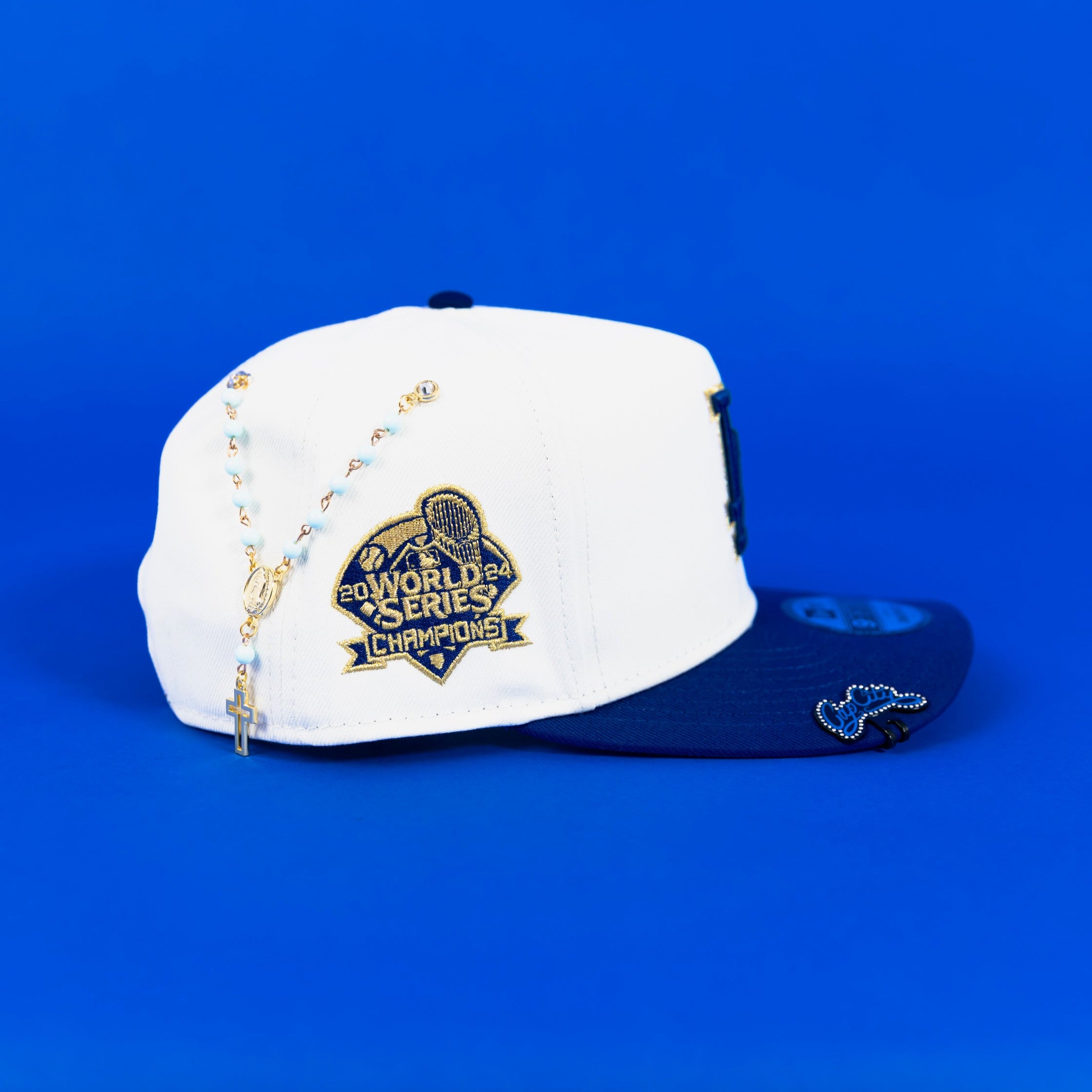 NEW ERA EXCLUSIVE 9FIFTY A-FRAME CHROME/ BLUE LOS ANGELES DODGERS SNAPBACK W/ 2024 WORLD SERIES CHAMPIONS SIDE PATCH