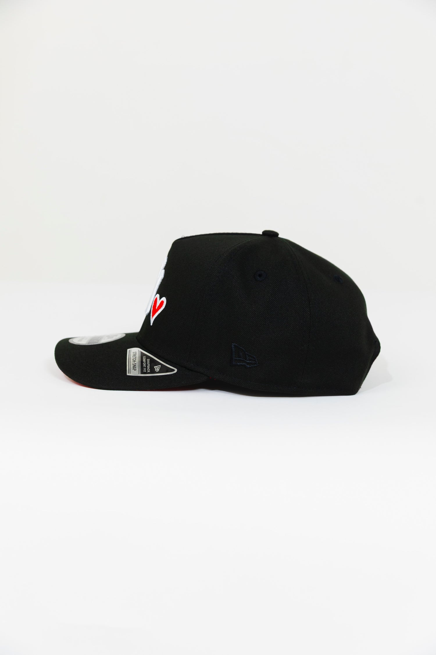 NEW ERA EXCLUSIVE 9FIFTY A-FRAME BLACK NEW YORK YANKEES SNAPBACK W/ RED HEART + 2000 WORLD SERIES SIDE PATCH