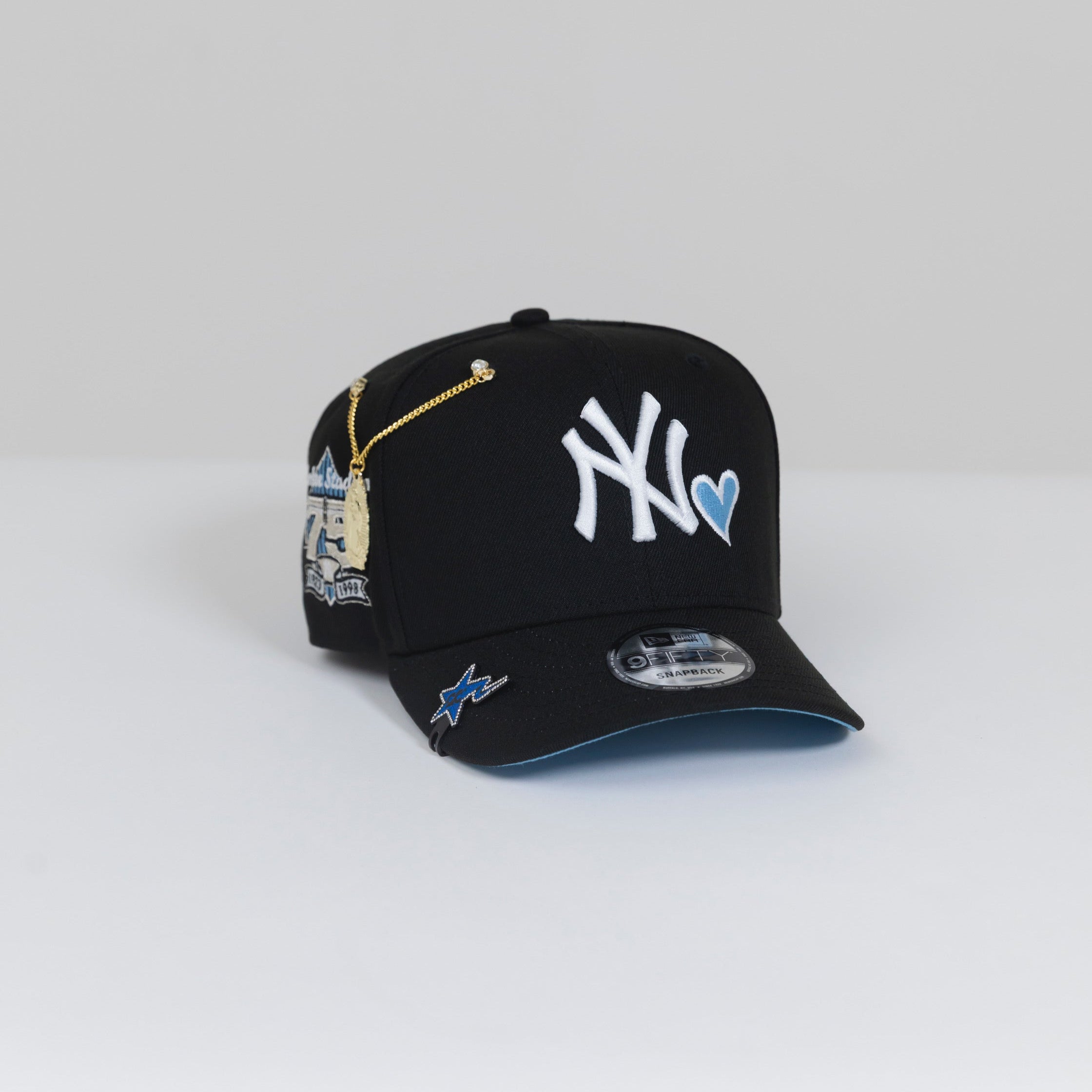 NEW ERA EXCLUSIVE 9FIFTY BLACK NEW YORK YANKEES SNAPBACK W/ ICY HEART + 75TH ANNIVERSARY SIDE PATCH