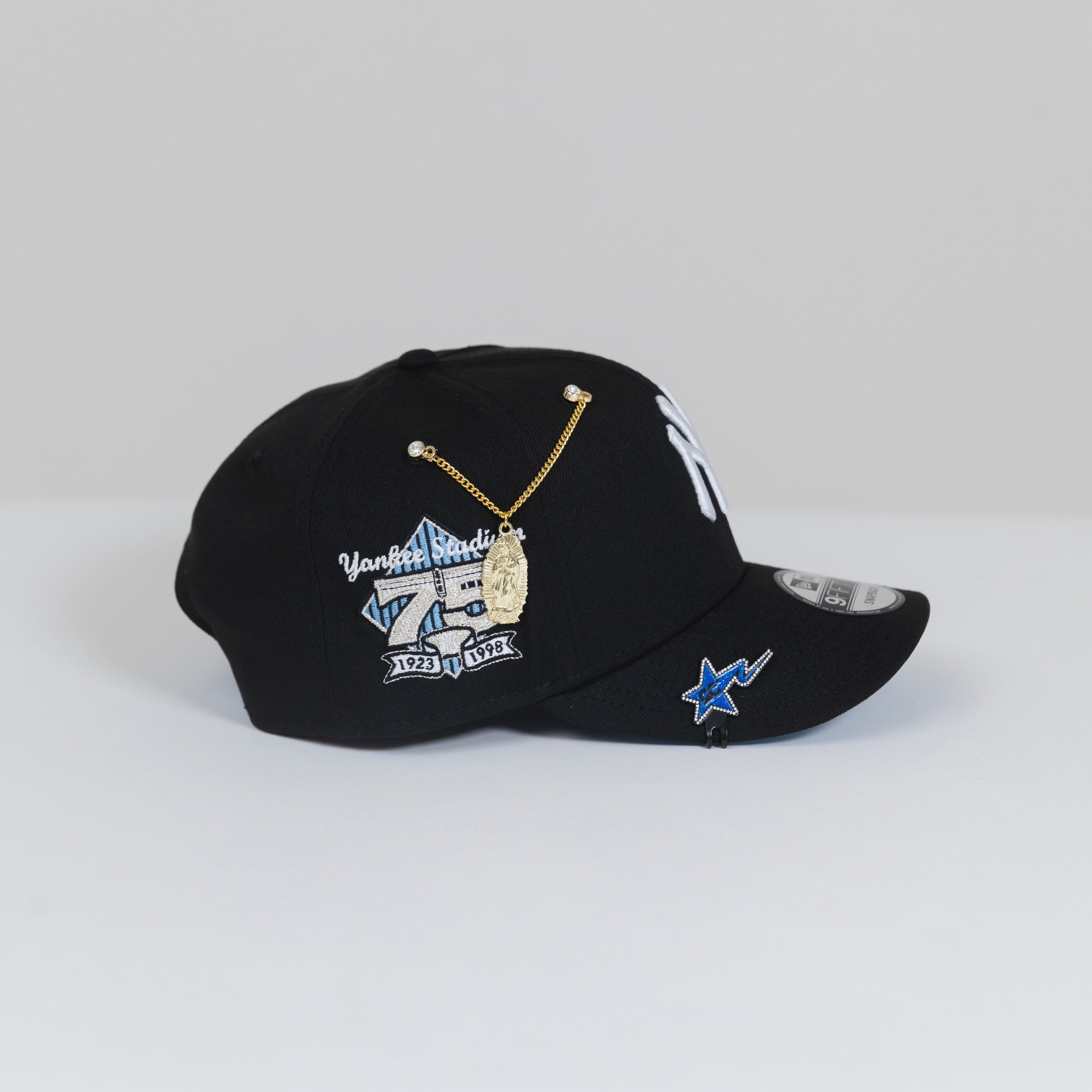 NEW ERA EXCLUSIVE 9FIFTY BLACK NEW YORK YANKEES SNAPBACK W/ ICY HEART + 75TH ANNIVERSARY SIDE PATCH