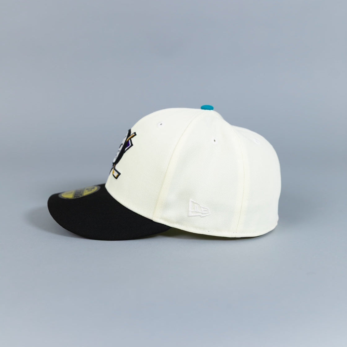 NEW ERA 59FIFTY CHROME/ BLACK ANAHEIM DUCKS W/ 25TH ANNIVERSARY SIDE PATCH