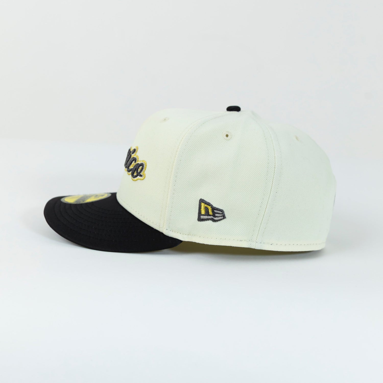 NEW ERA EXCLUSIVE 59FIFTY CHROME/ SATIN MEXICO W/ MEXICO FLAG SDE PATCH