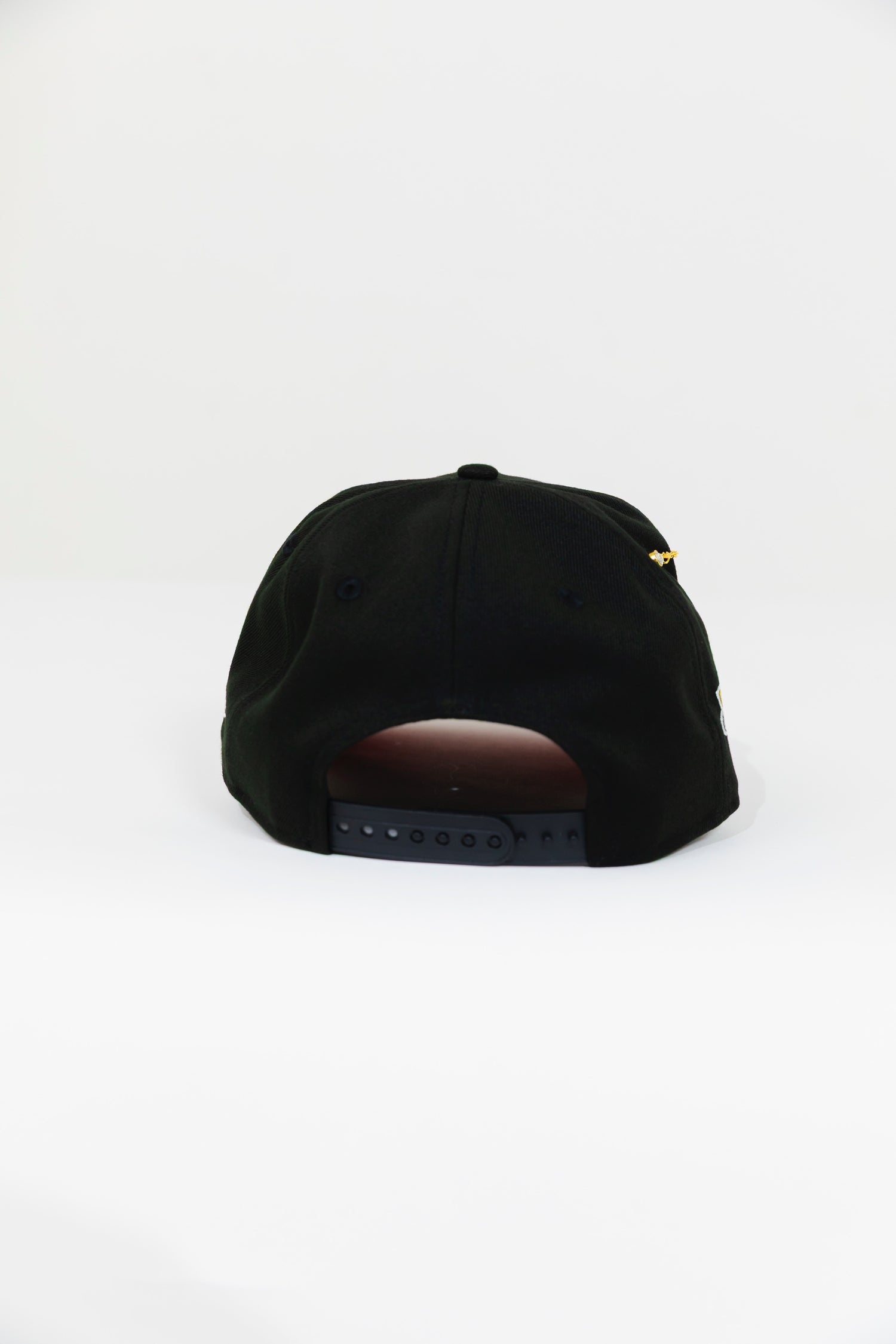 NEW ERA EXCLUSIVE 9FIFTY BLACK CHICAGO WHITE SOX SNAPBACK W/ 2005 WORLD SERIES SIDE PATCH
