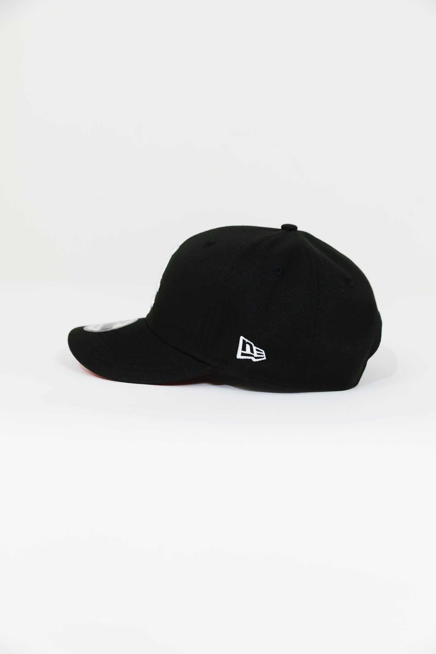 NEW ERA EXCLUSIVE 9FIFTY BLACK CHICAGO WHITE SOX SNAPBACK W/ 2005 WORLD SERIES SIDE PATCH
