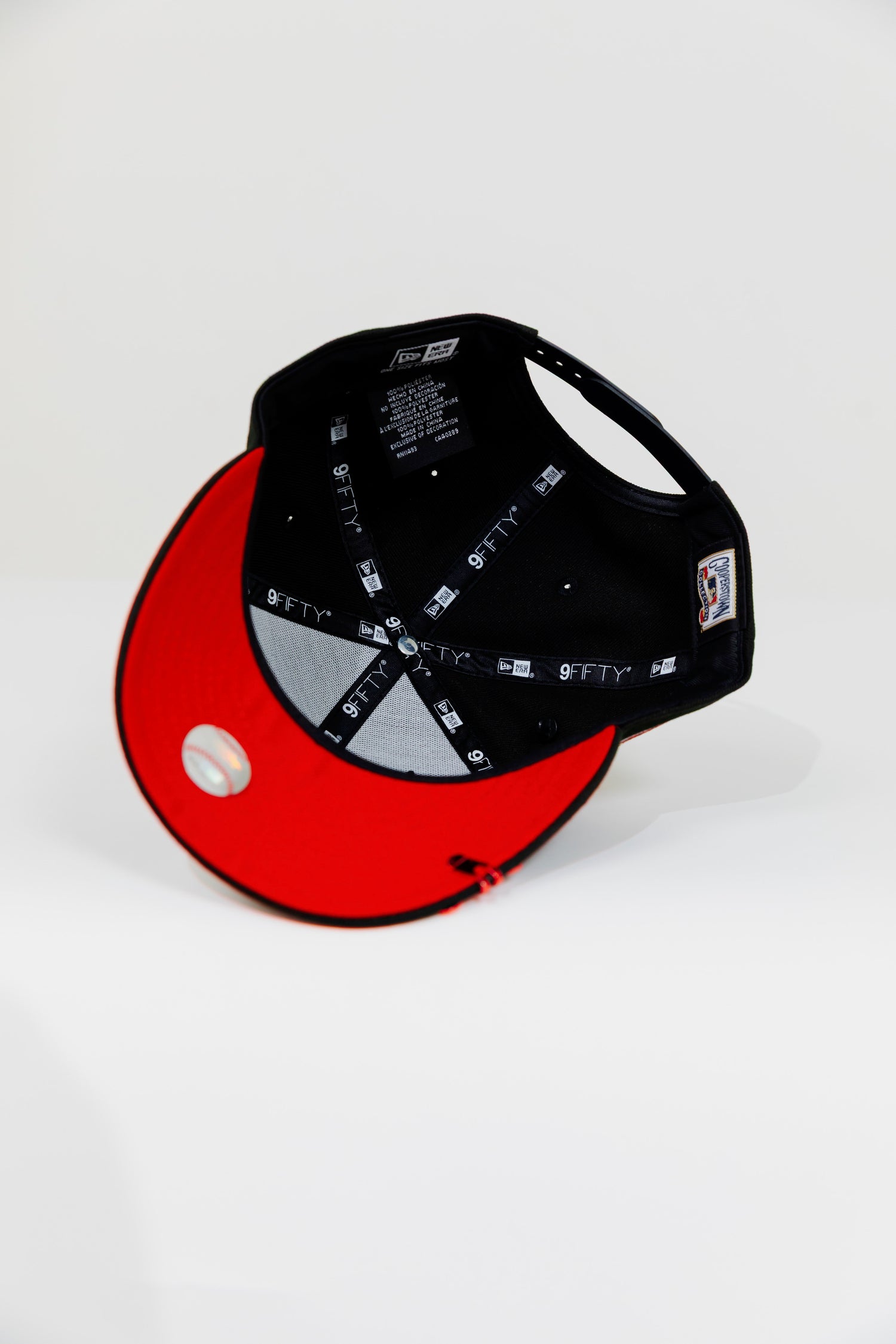 NEW ERA EXCLUSIVE 9FIFTY BLACK CHICAGO WHITE SOX SNAPBACK W/ 2005 WORLD SERIES SIDE PATCH