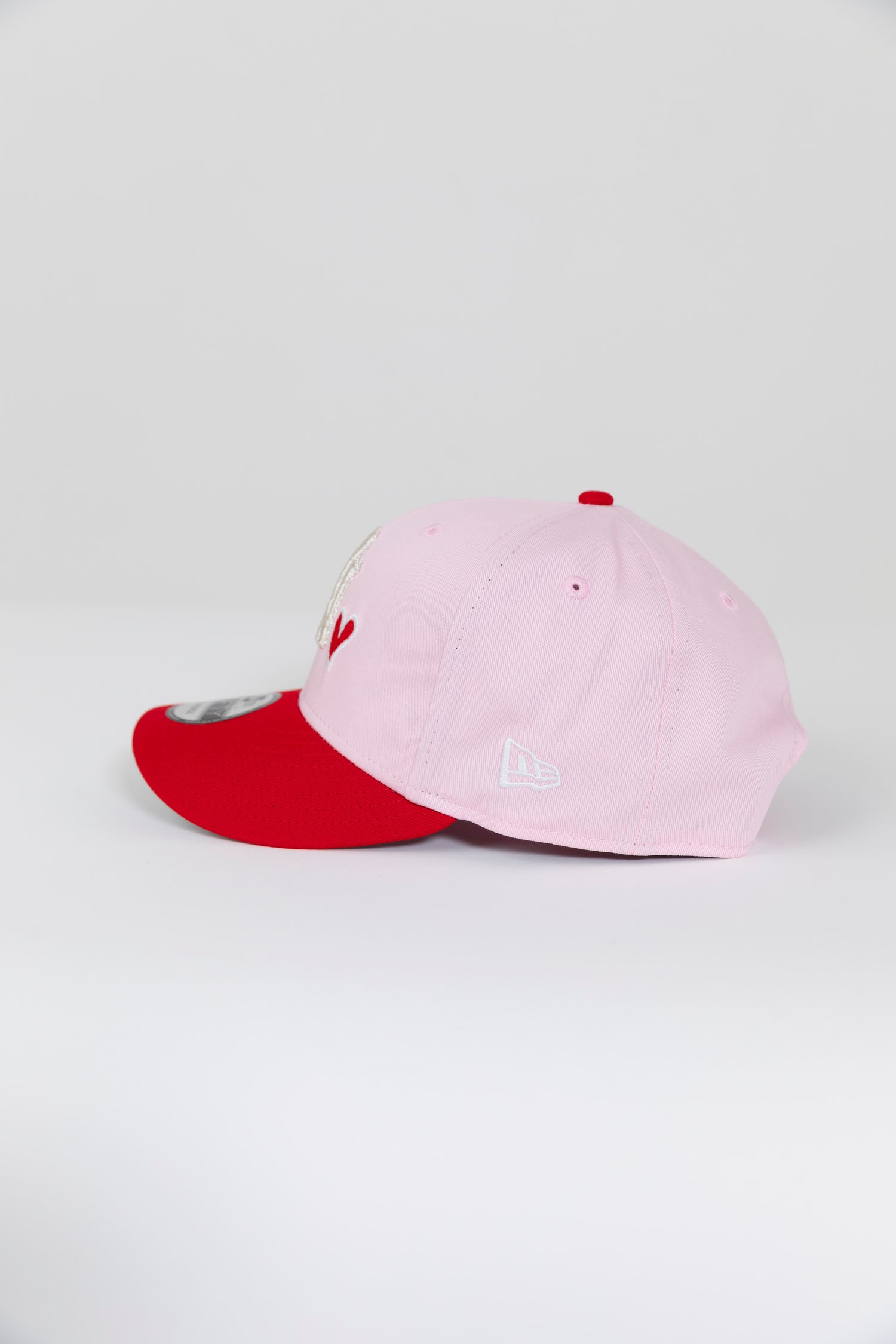 NEW ERA EXCLUSIVE 9FIFTY SOFT PINK/ RED NEW YORK YANKEES SNAPBACK W/ RED HEART + 1996 WORLD SERIES SIDE PATCH
