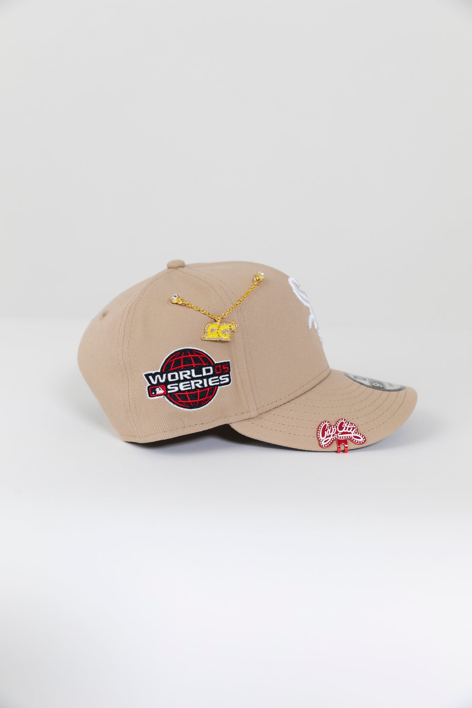 NEW ERA EXCLUSIVE 9FIFTY LIGHT KHAKI CHICAGO WHITE SOX SNAPBACK W/ RED HEART + 2005 WORLD SERIES SIDE PATCH