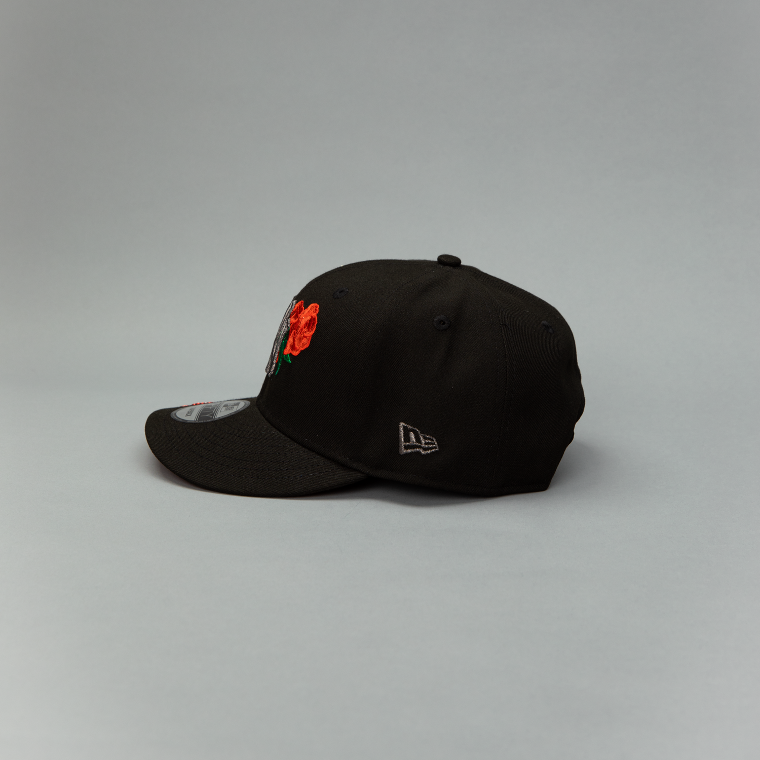 NEW ERA EXCLUSIVE 9FIFTY BLACK NEW YORK YANKEES SNAPBACK W/ RED ROSE + 1996 WORLD SERIES SIDE PATCH