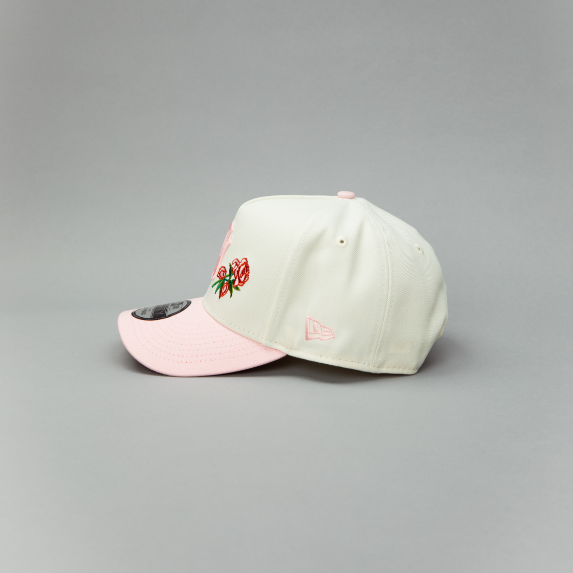 NEW ERA EXCLUSIVE 9FIFTY A-FRAME CHROME/ PINK NEW YORK YANKEES SNAPBACK W/ ROSES + 1997 WORLD SERIES SIDE PATCH