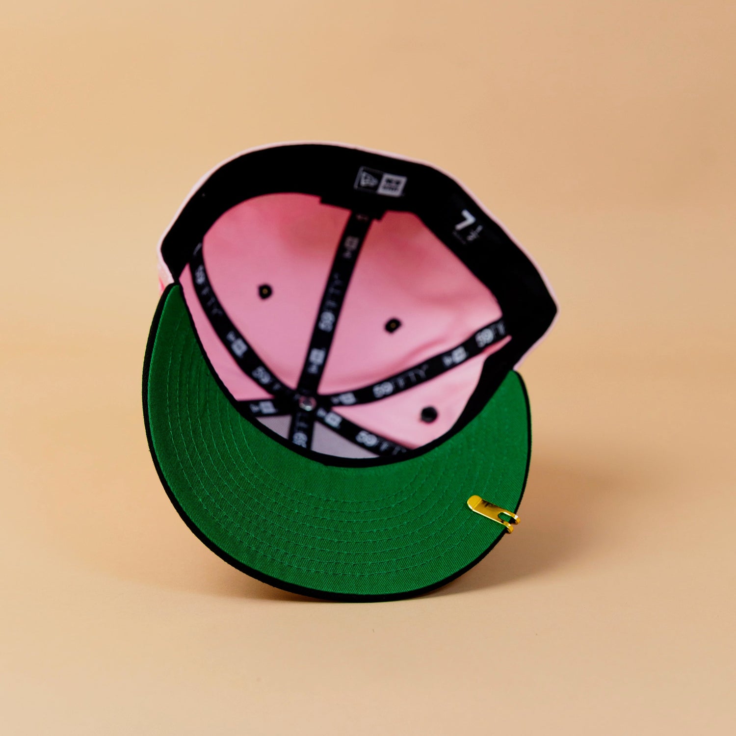 NEW ERA EXCLUSIVE 59FIFTY PINK/ BLACK MEXICO WORLD BASEBALL CLASSIC W/ MEXICO FLAG SIDE PATCH