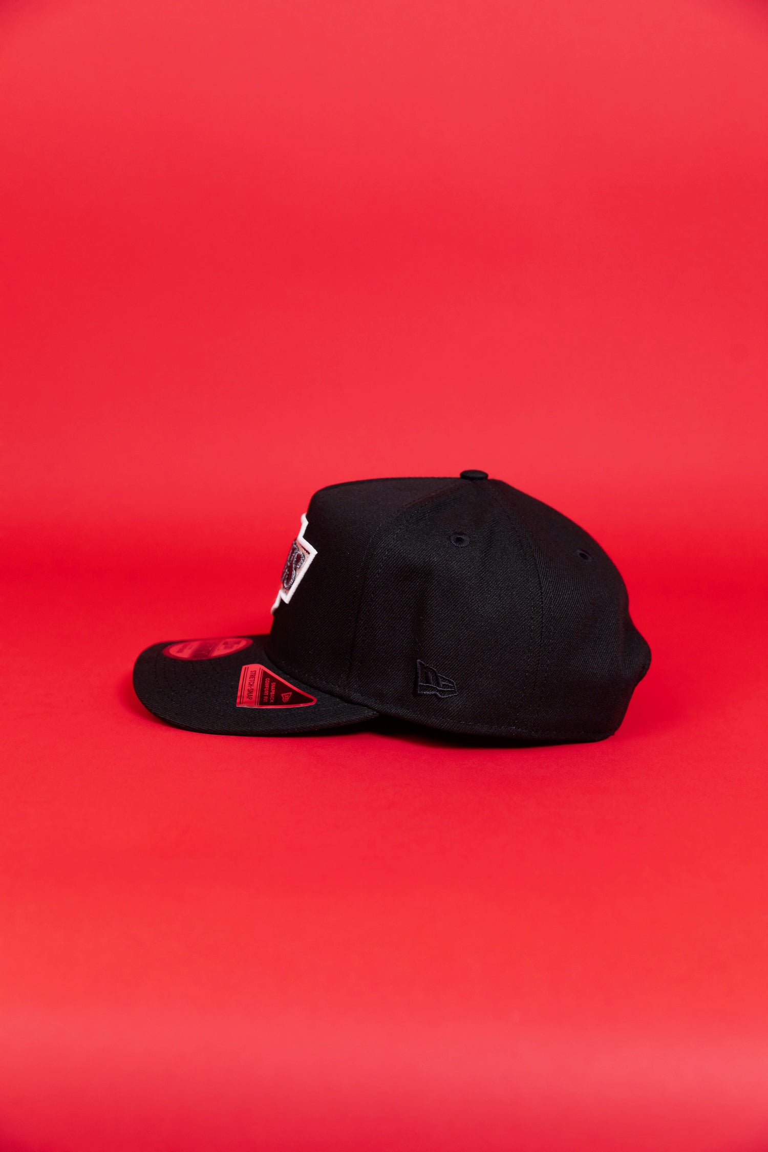 NEW ERA EXCLUSIVE 9FIFTY A-FRAME BLACK LOS ANGELES KINGS SCRIPT SNAPBACK W/ 25TH ANNIVERSARY SIDE PATCH
