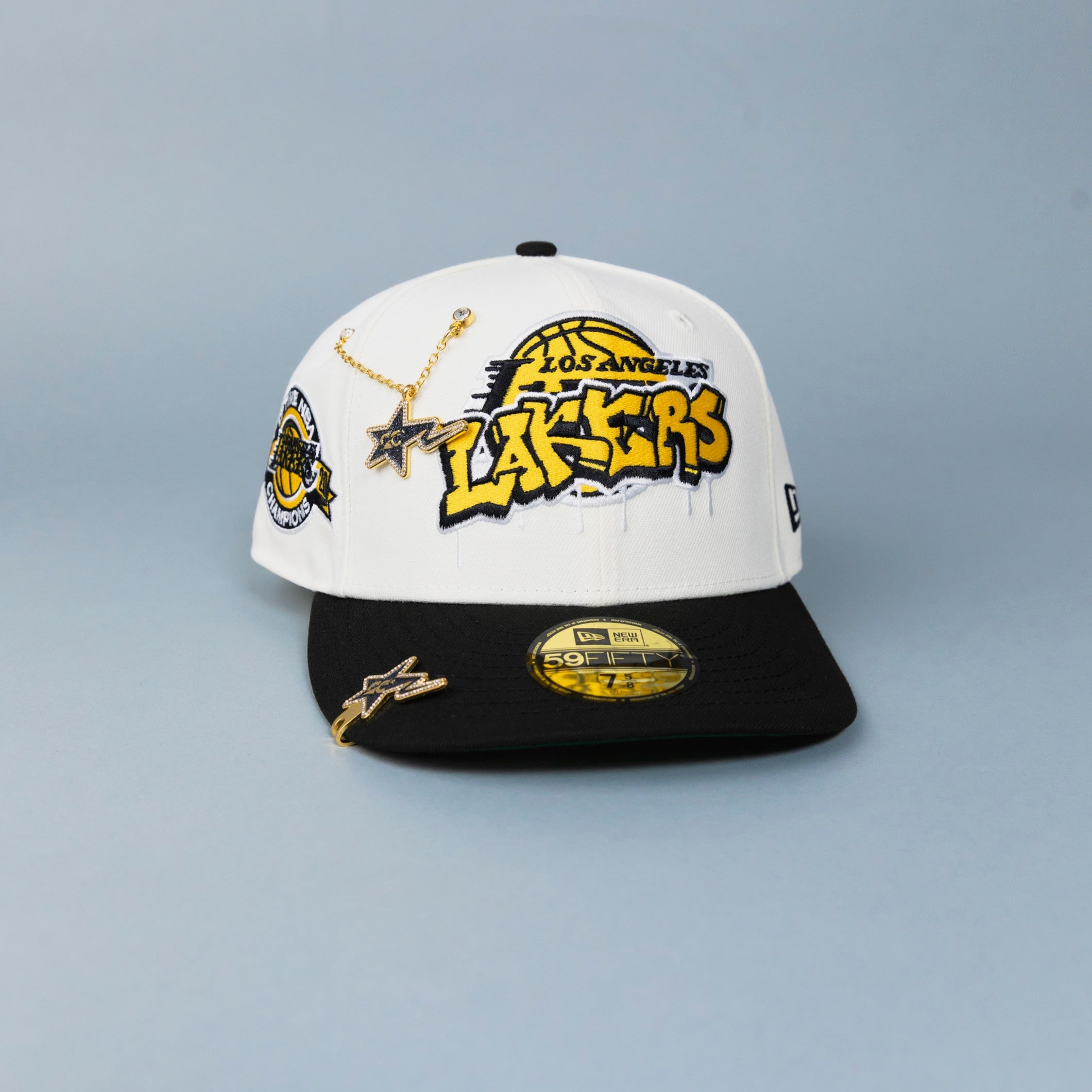 NEW ERA EXCLUSIVE 59FIFTY CHROME/ BLACK LOS ANGELES LAKERS SCRIPT W/ 17X CHAMPIONS SIDE PATCH