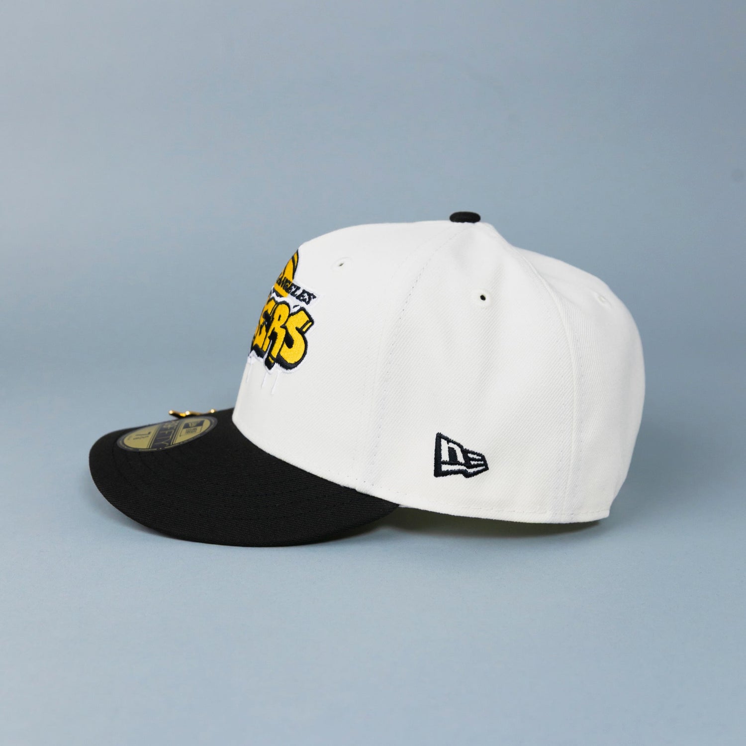 NEW ERA EXCLUSIVE 59FIFTY CHROME/ BLACK LOS ANGELES LAKERS SCRIPT W/ 17X CHAMPIONS SIDE PATCH
